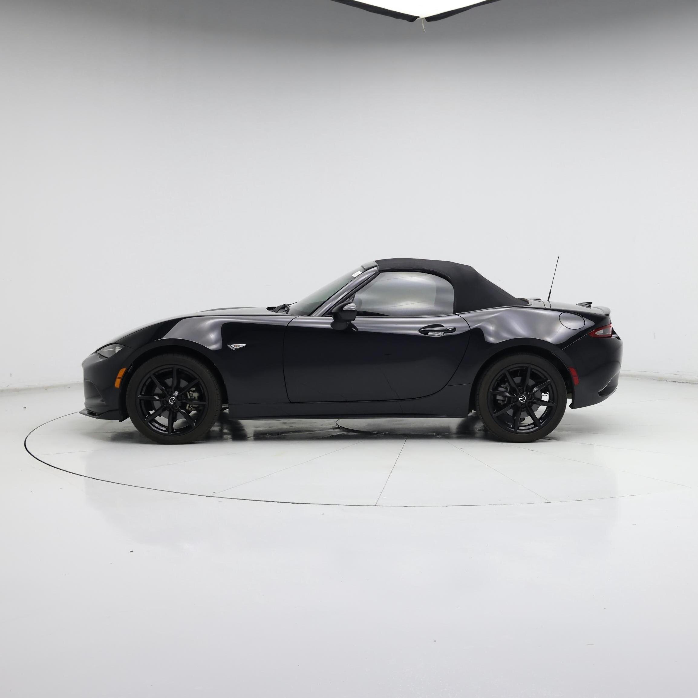 Thumbnail: 2021 Mazda MX-5 Miata - 3