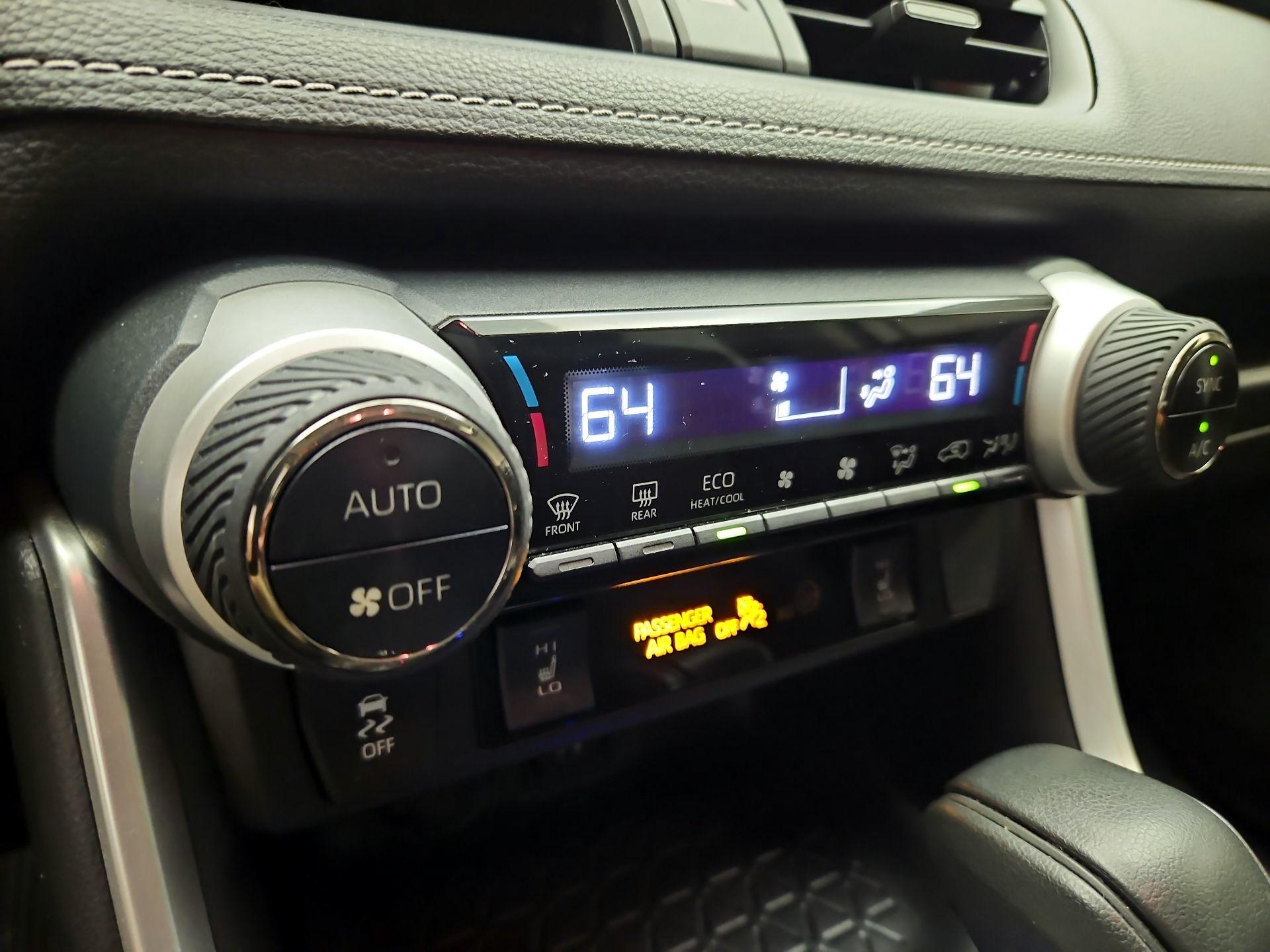 Thumbnail: 2019 Toyota RAV4 - 16