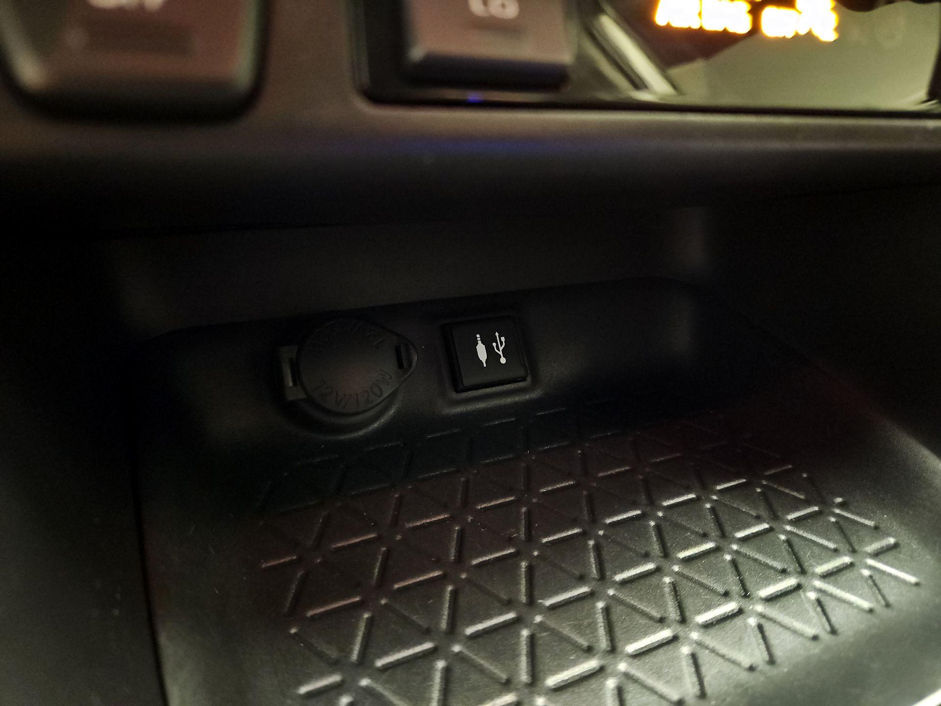 Thumbnail: 2019 Toyota RAV4 - 18