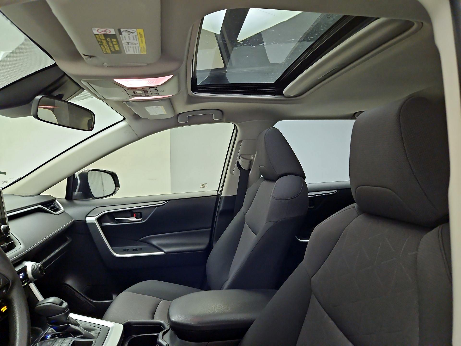Thumbnail: 2019 Toyota RAV4 - 19