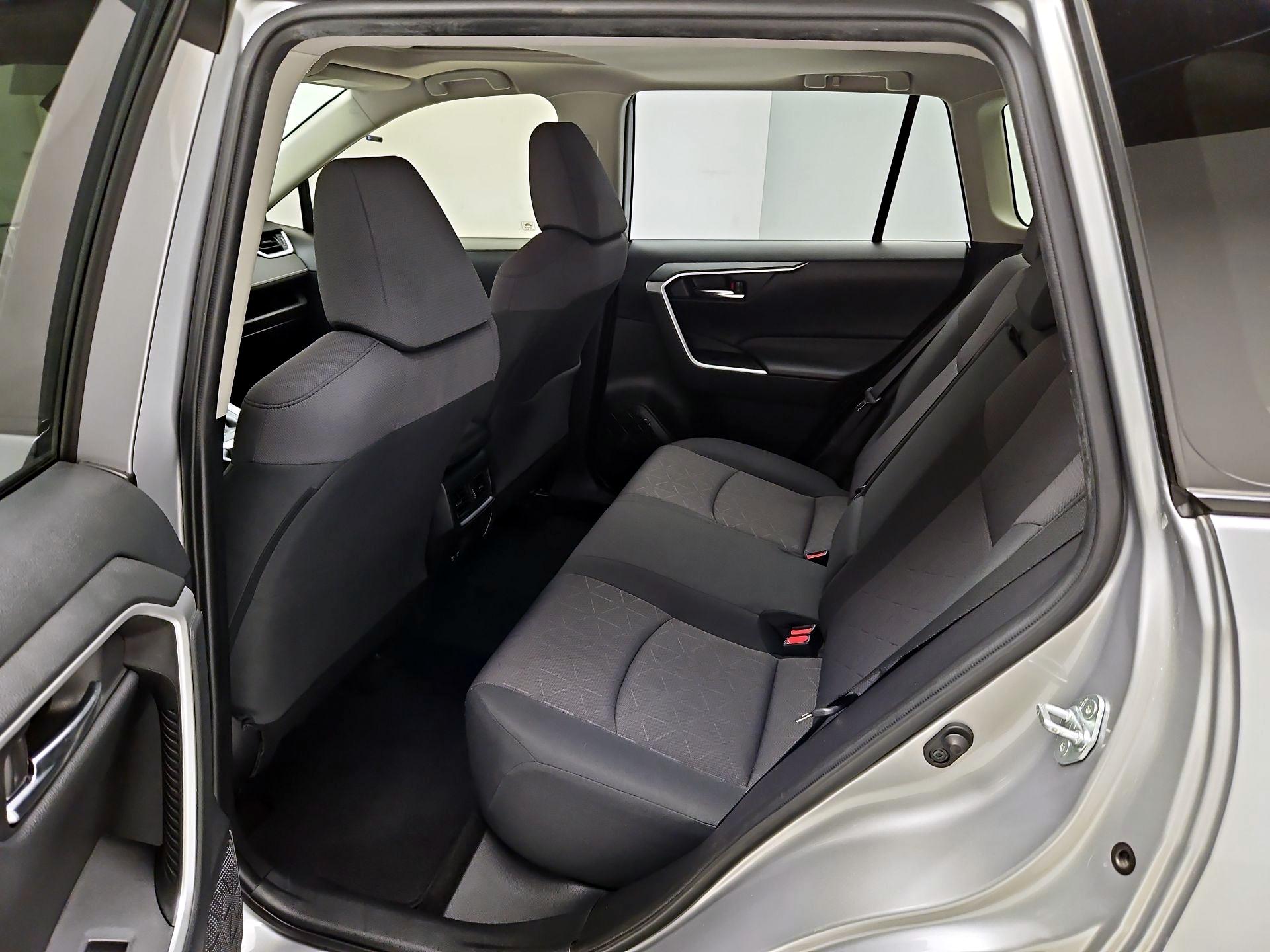 Thumbnail: 2019 Toyota RAV4 - 20