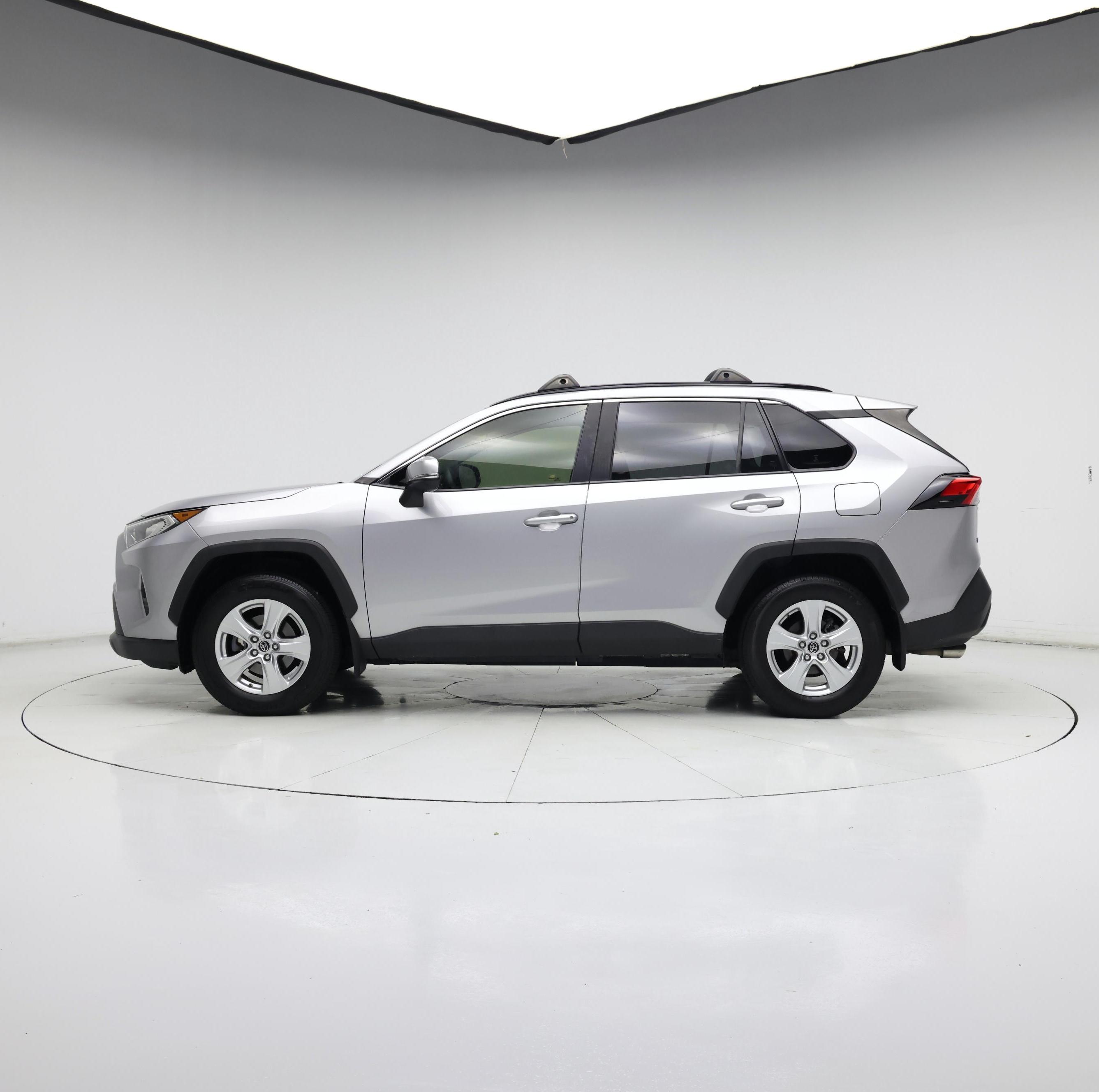 Thumbnail: 2019 Toyota RAV4 - 3
