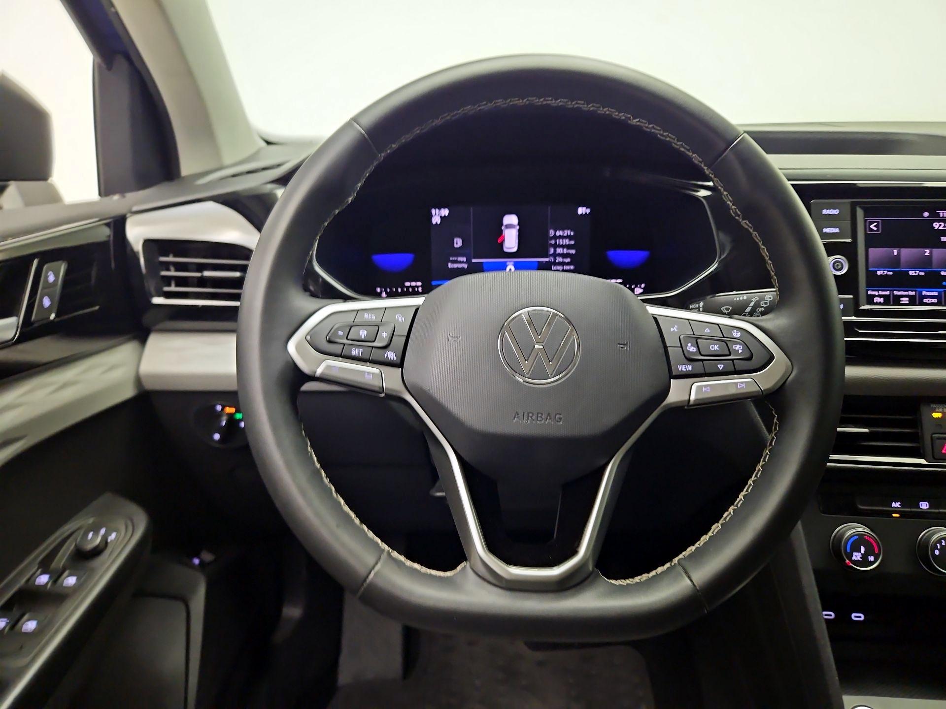 Thumbnail: 2022 Volkswagen Taos - 10