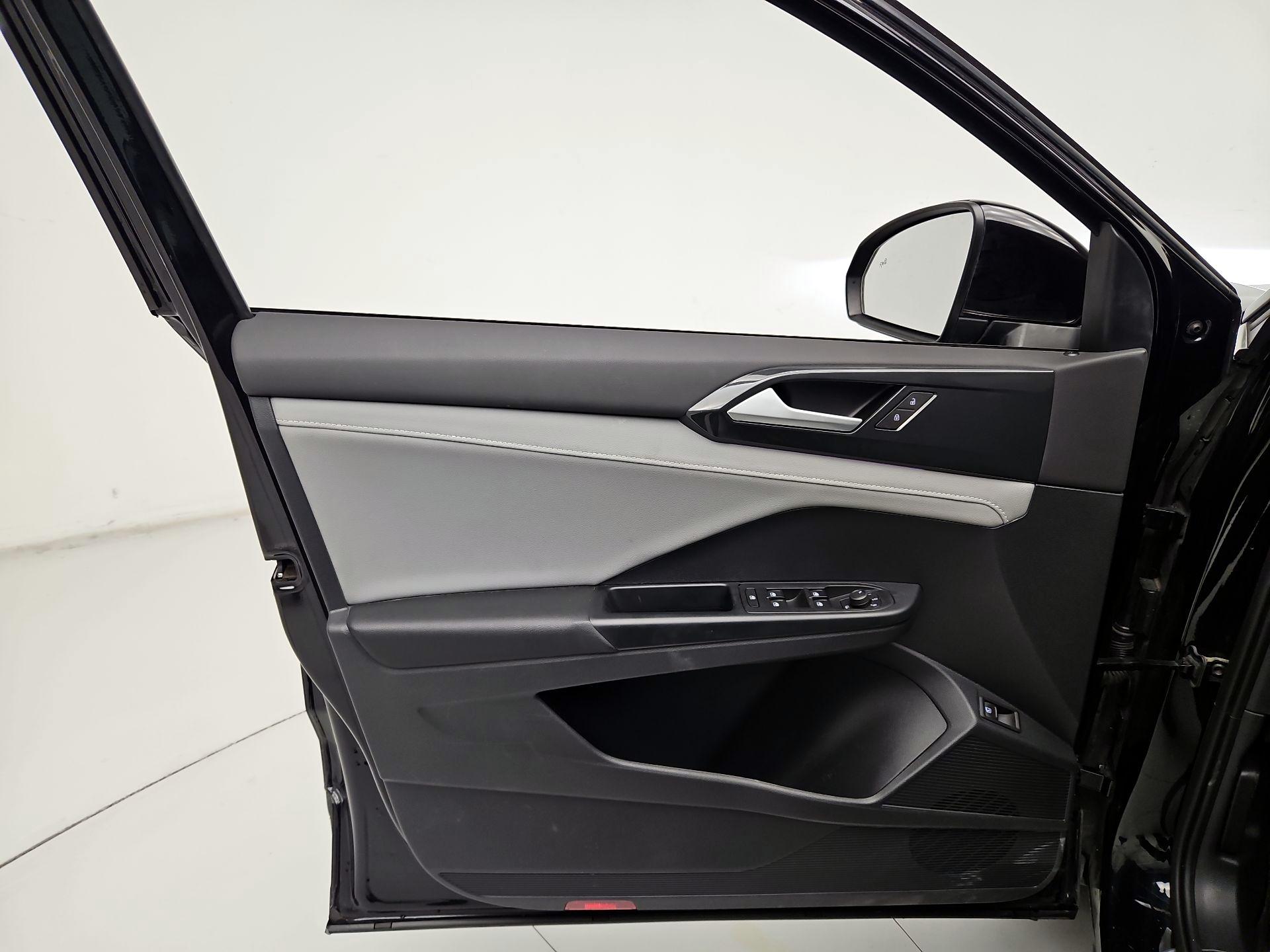 Thumbnail: 2022 Volkswagen Taos - 12