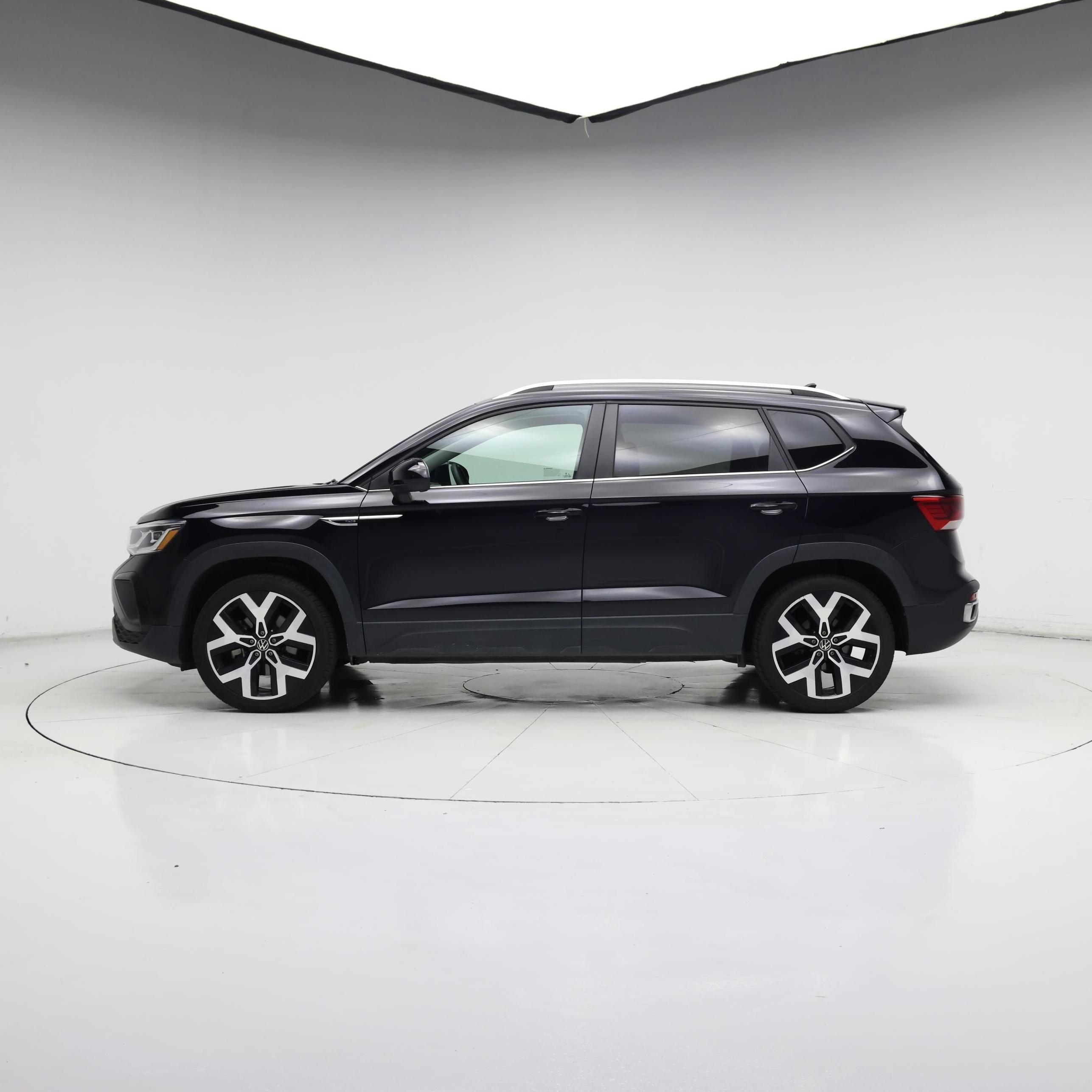 Thumbnail: 2022 Volkswagen Taos - 3