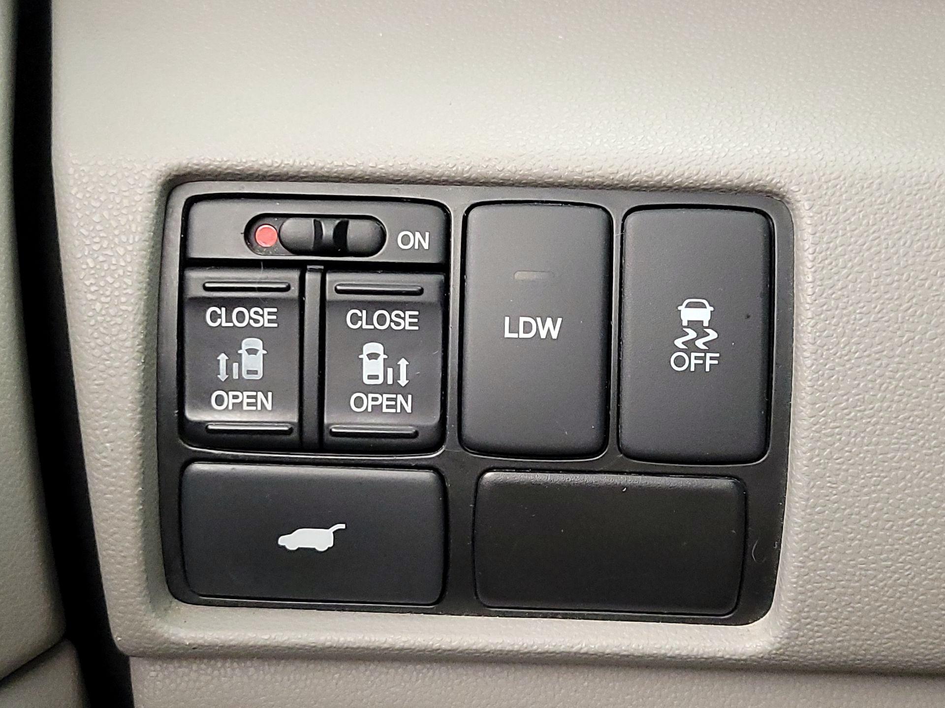 Thumbnail: 2017 Honda Odyssey - 13