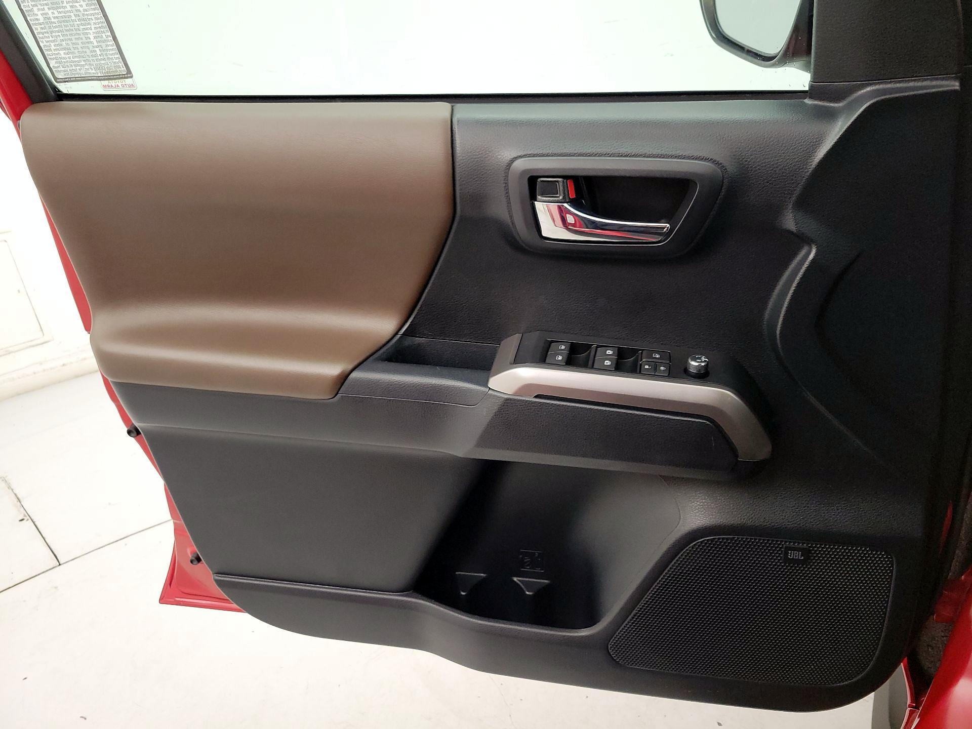 Thumbnail: 2017 Toyota Tacoma - 12