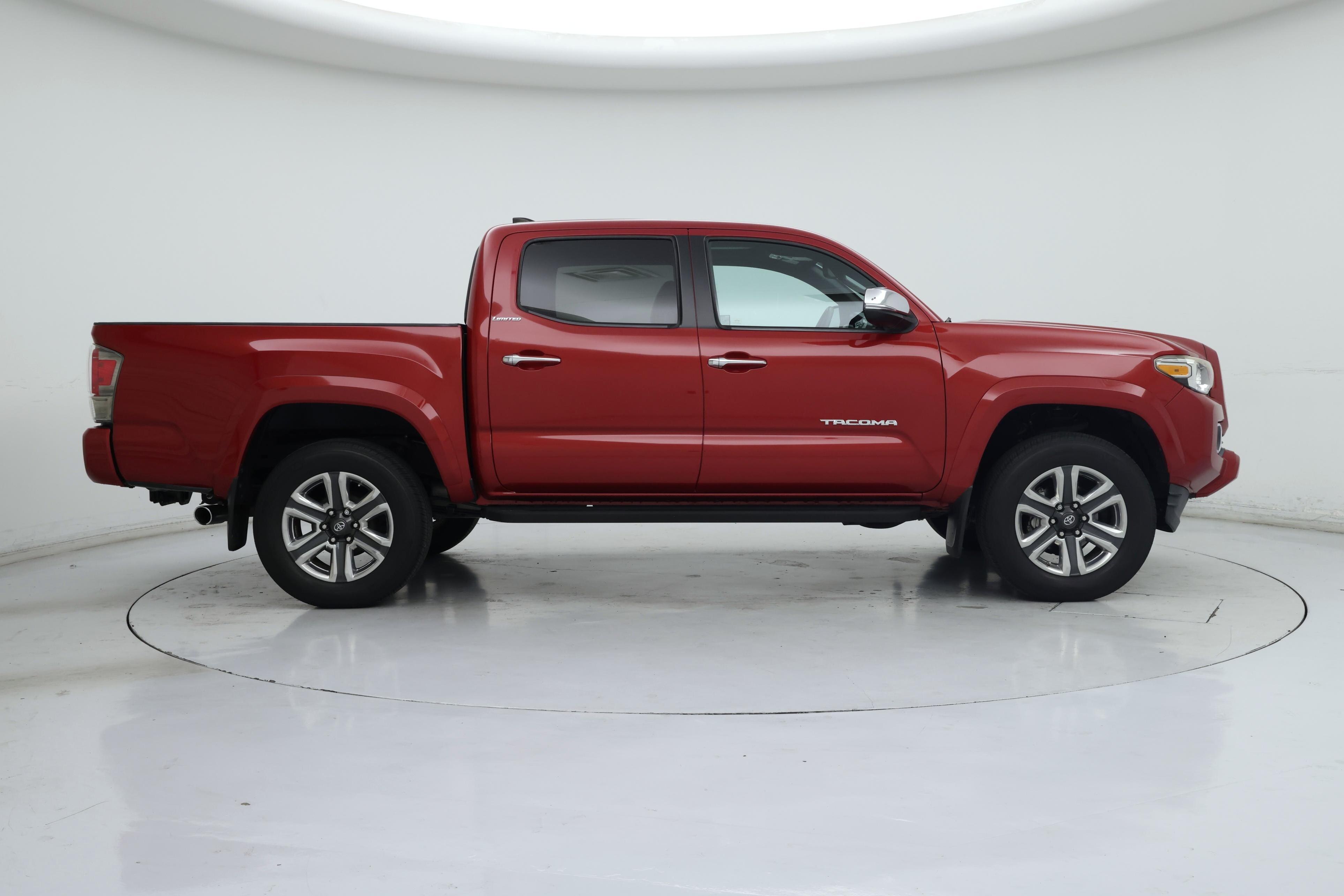 Thumbnail: 2017 Toyota Tacoma - 7