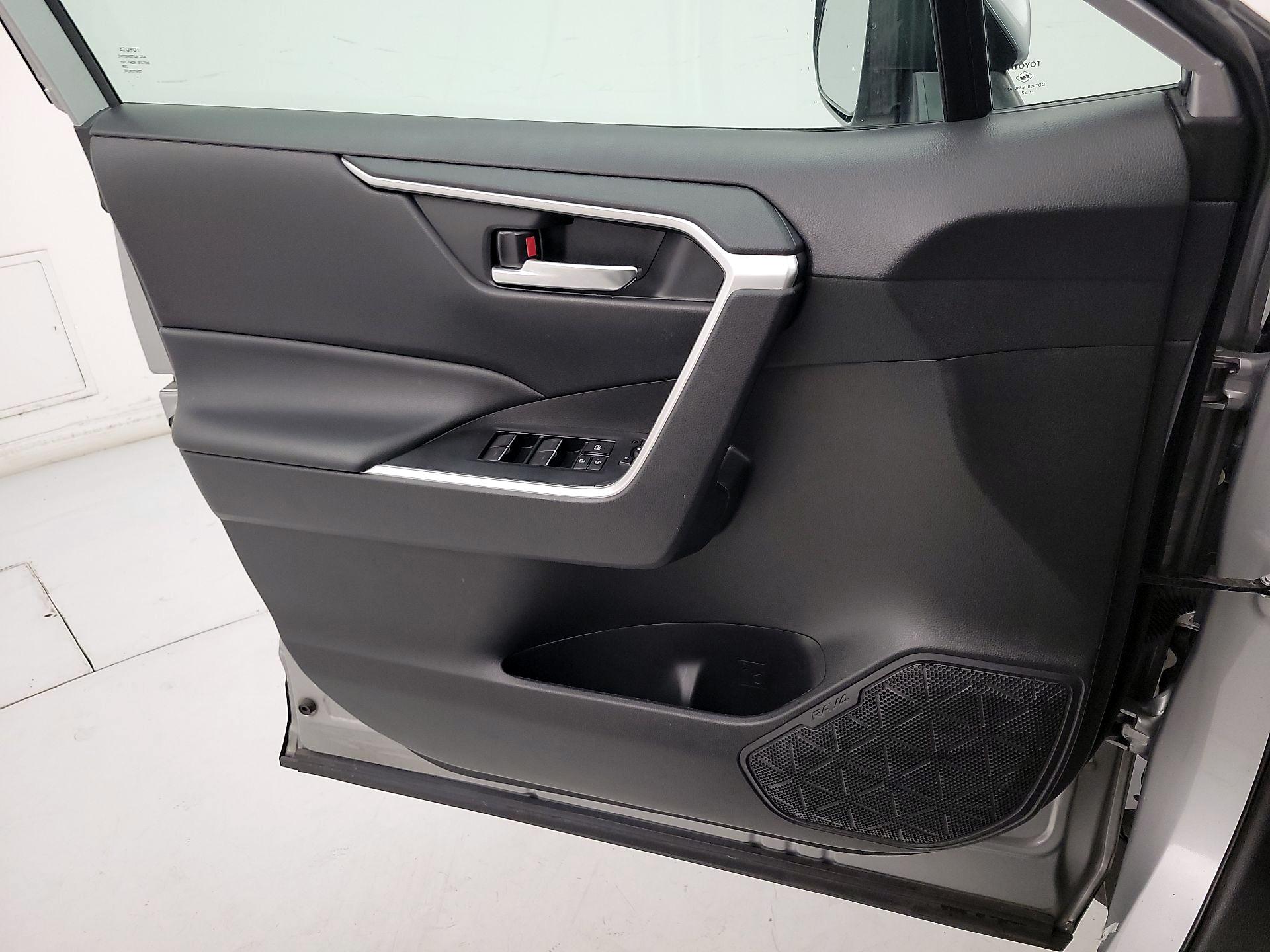 Thumbnail: 2022 Toyota RAV4 - 12