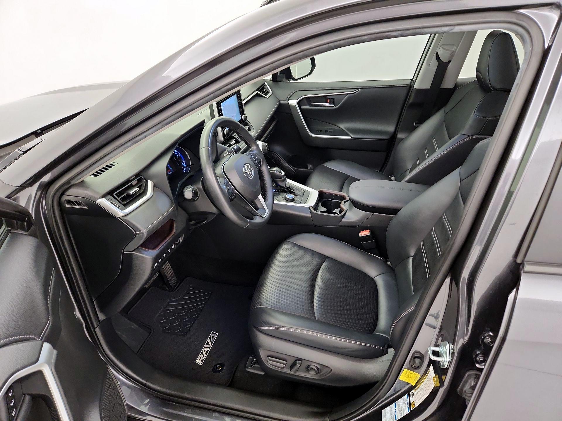 Thumbnail: 2020 Toyota RAV4 - 11