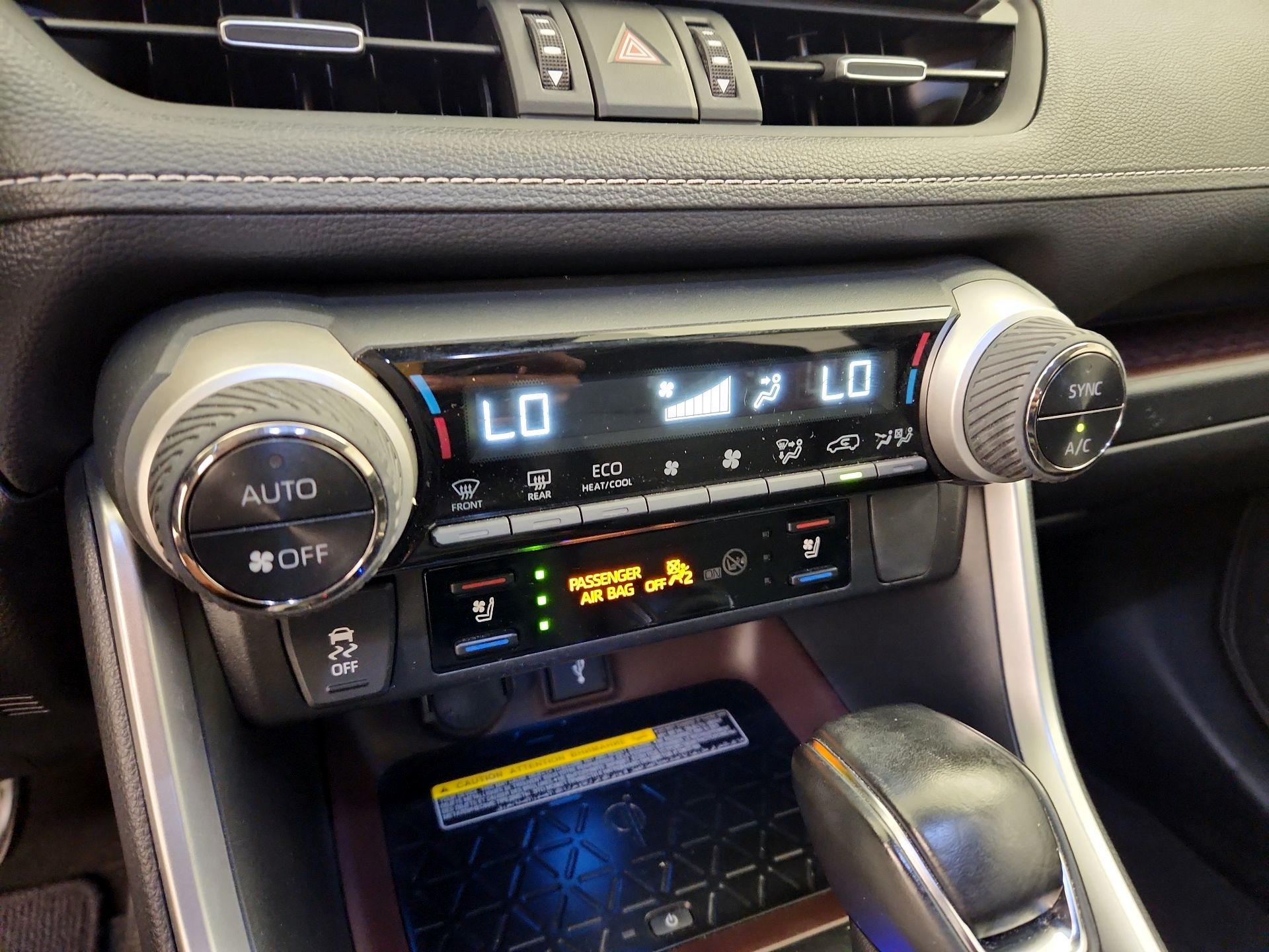Thumbnail: 2020 Toyota RAV4 - 17