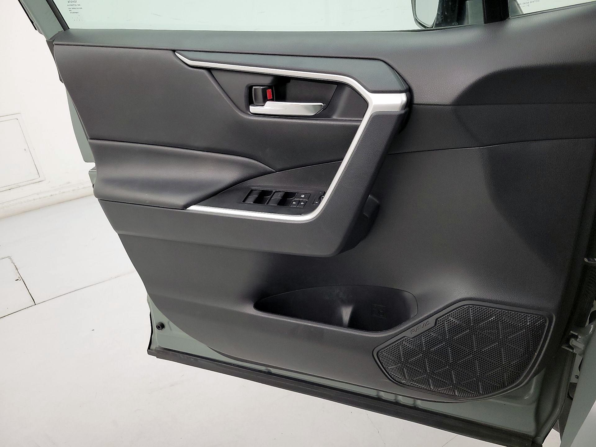 Thumbnail: 2021 Toyota RAV4 - 12