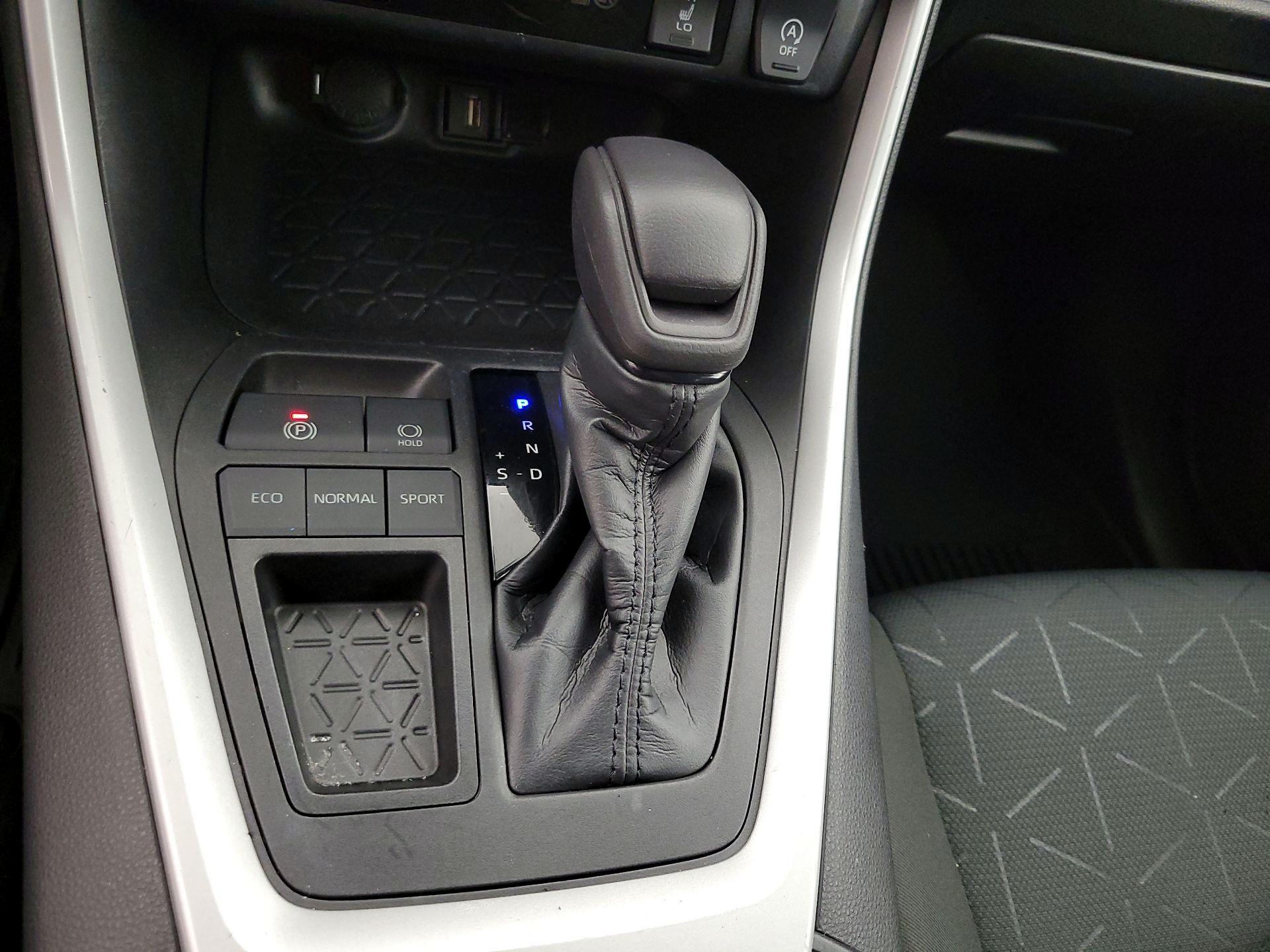 Thumbnail: 2021 Toyota RAV4 - 17