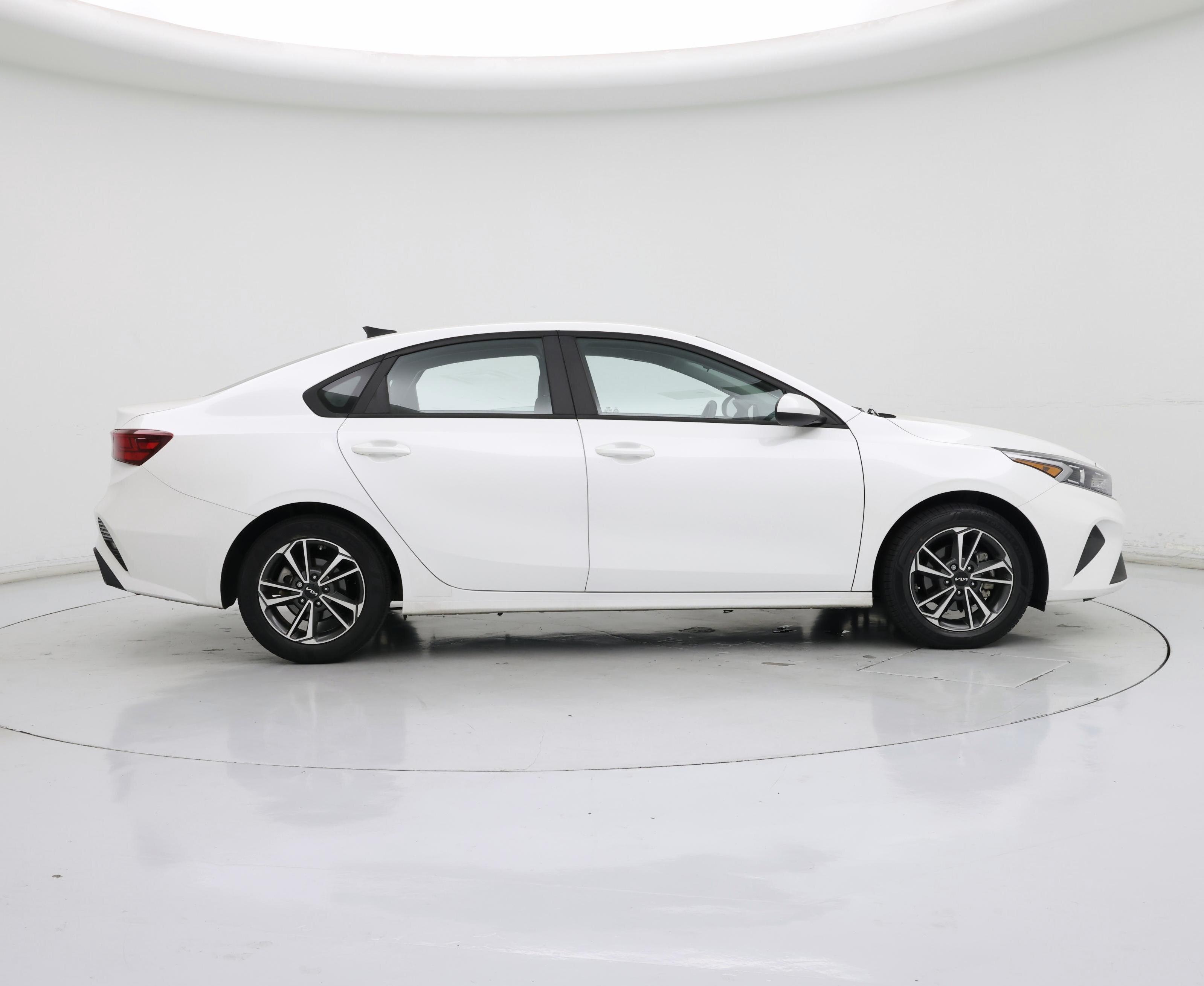 Thumbnail: 2023 Kia Forte - 7