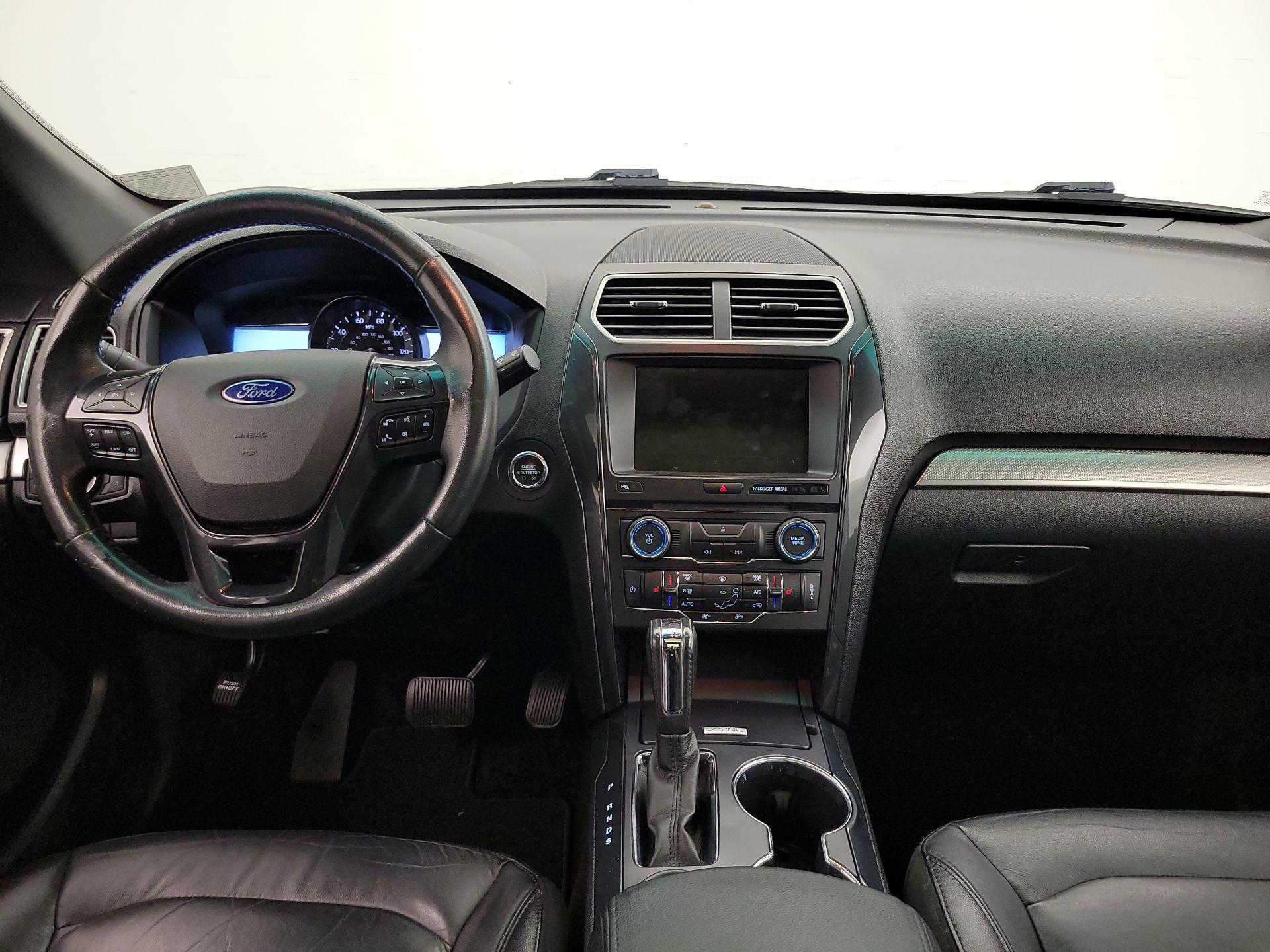 Thumbnail: 2016 Ford Explorer - 9