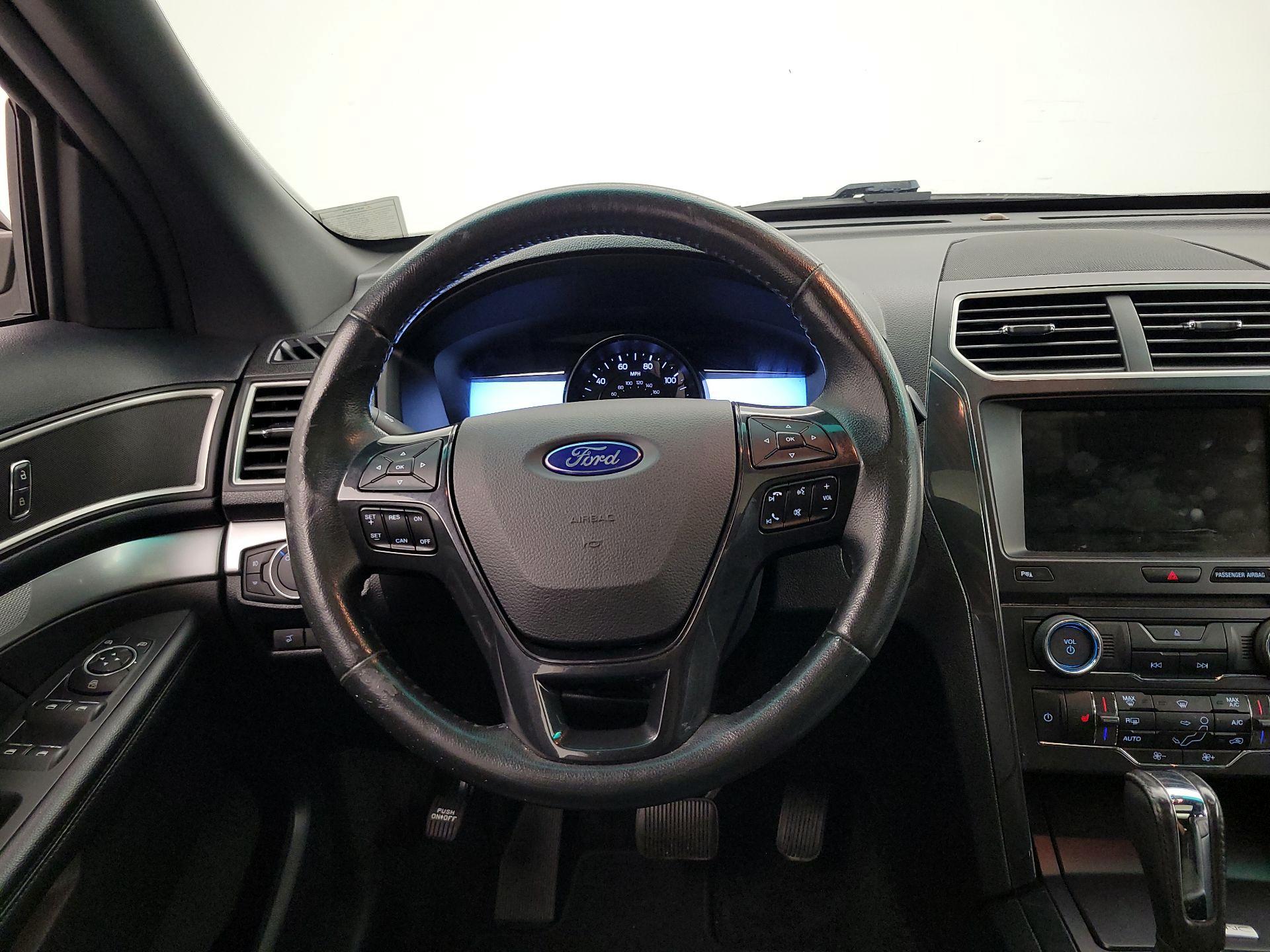 Thumbnail: 2016 Ford Explorer - 10