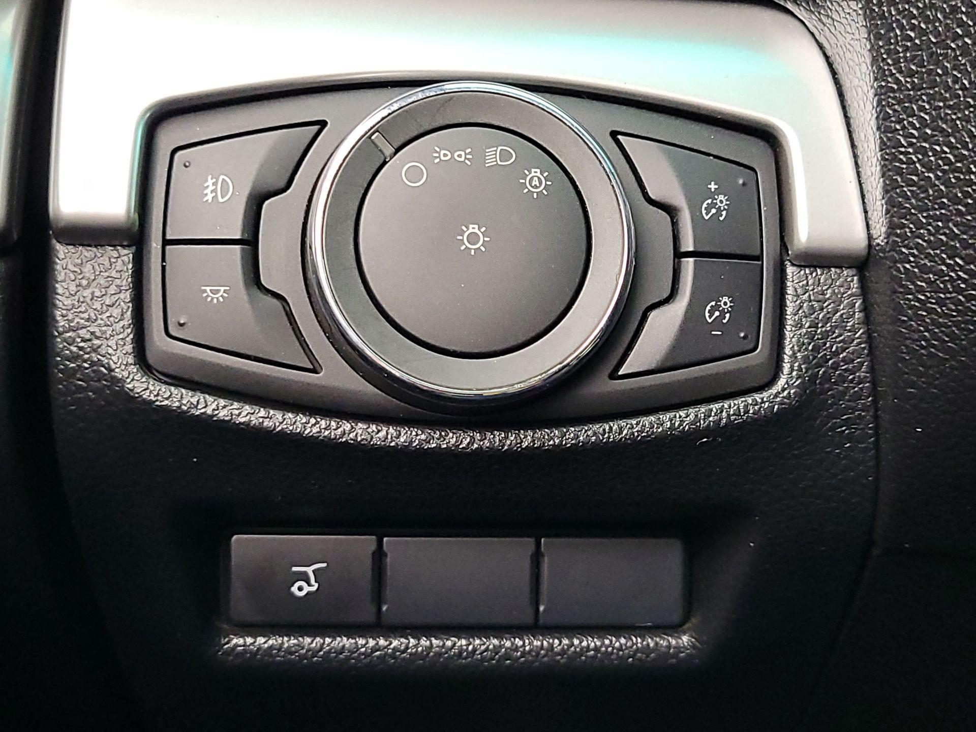 Thumbnail: 2016 Ford Explorer - 13