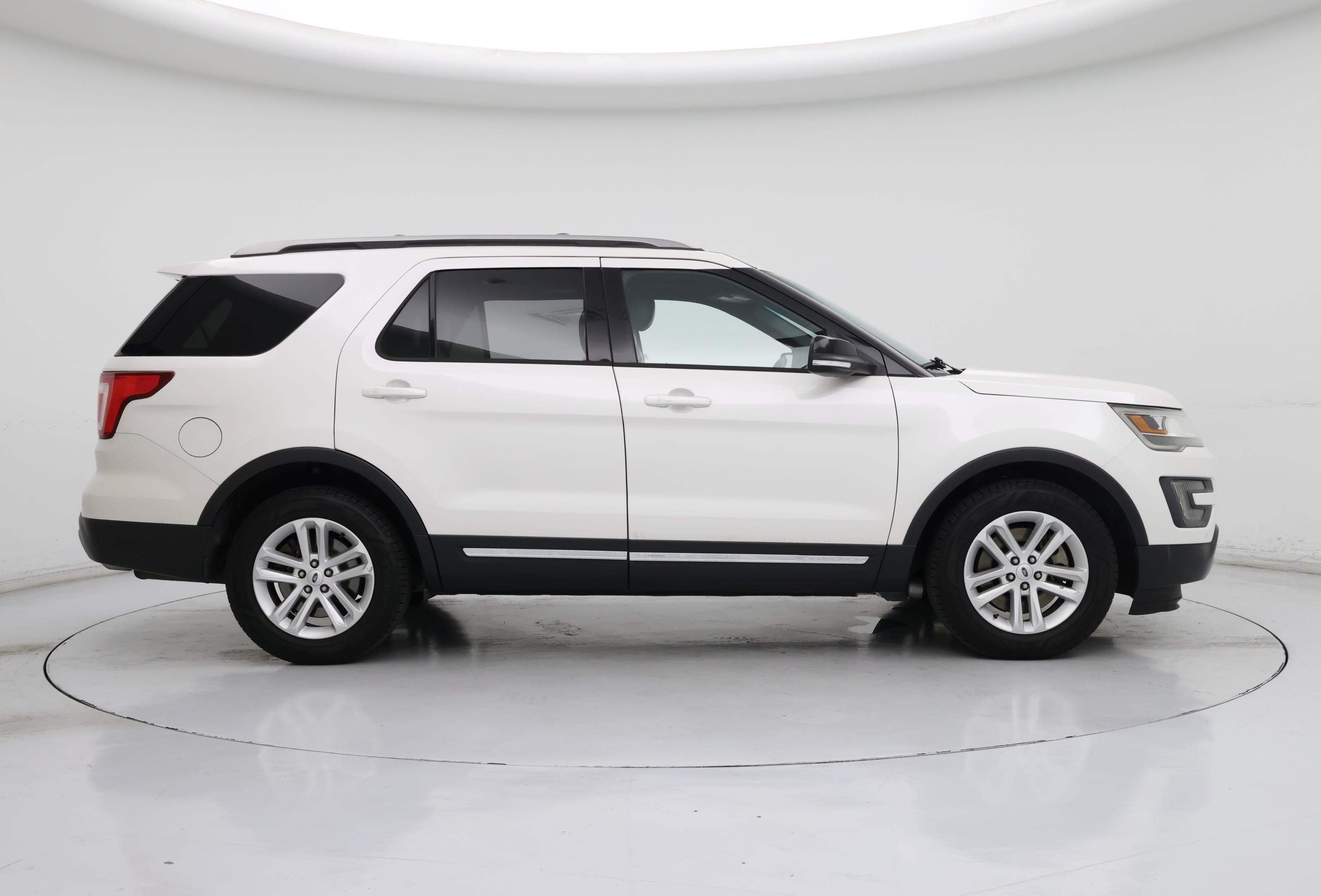 Thumbnail: 2016 Ford Explorer - 7