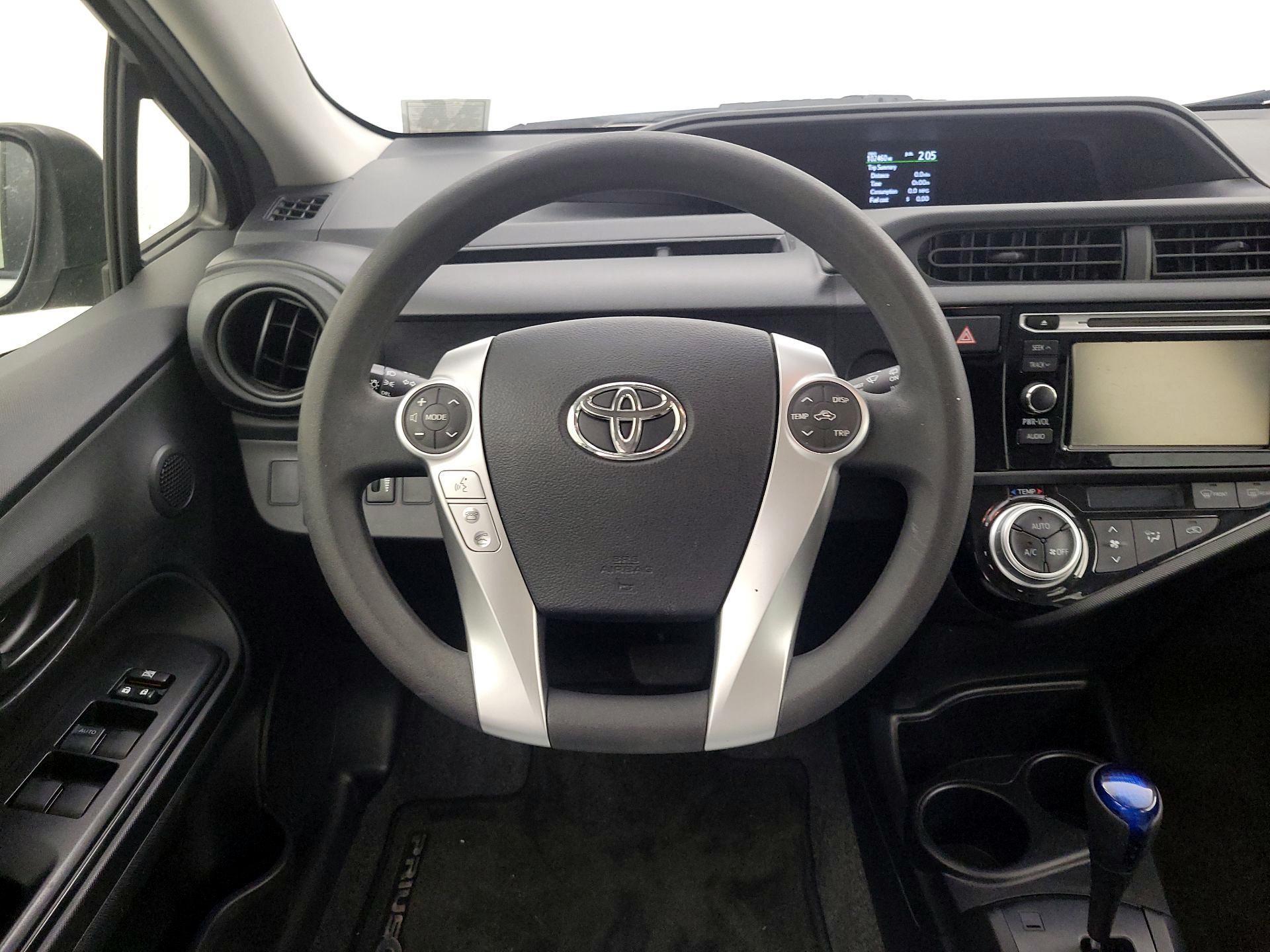 Thumbnail: 2015 Toyota Prius c - 10
