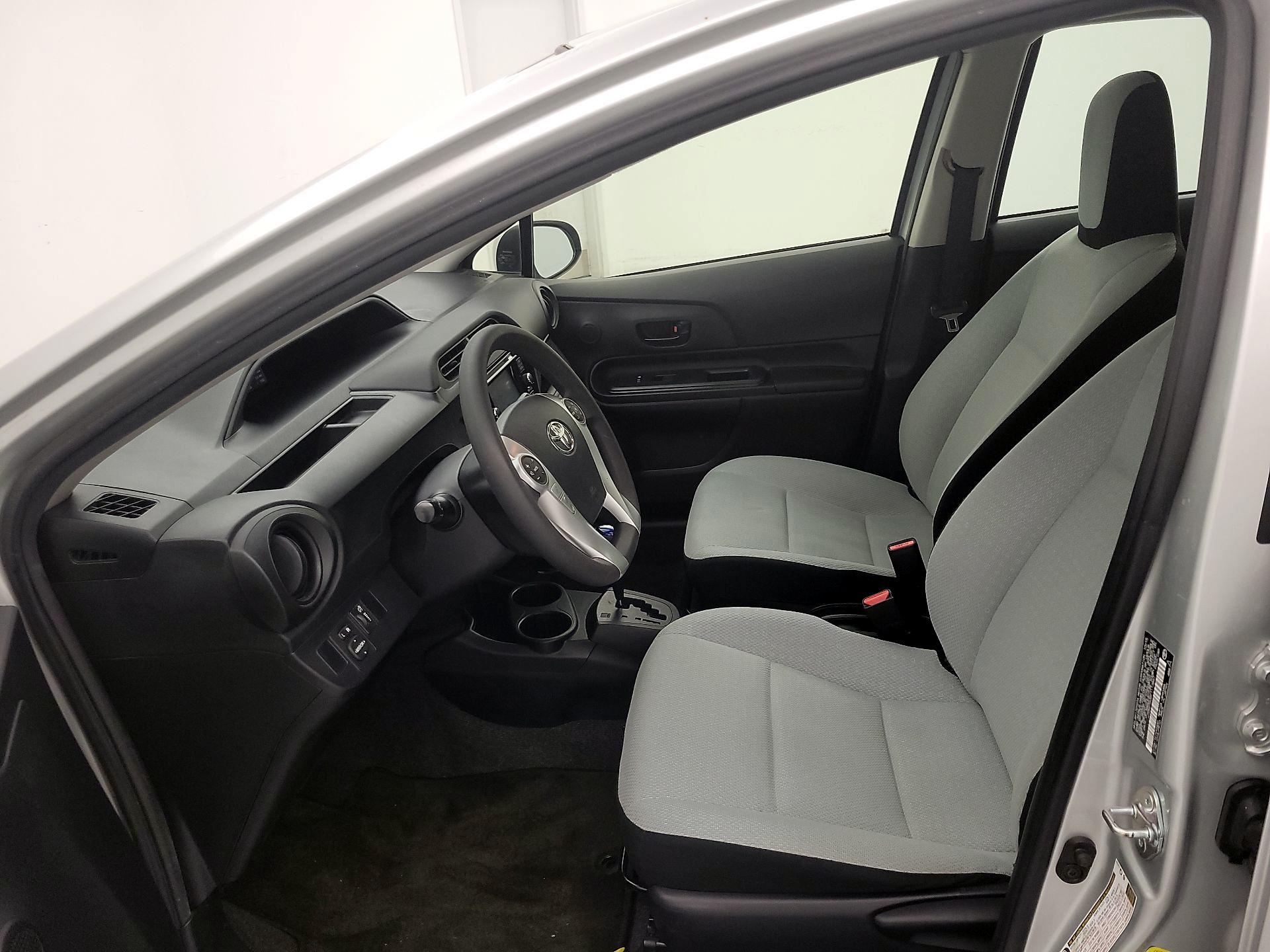 Thumbnail: 2015 Toyota Prius c - 11