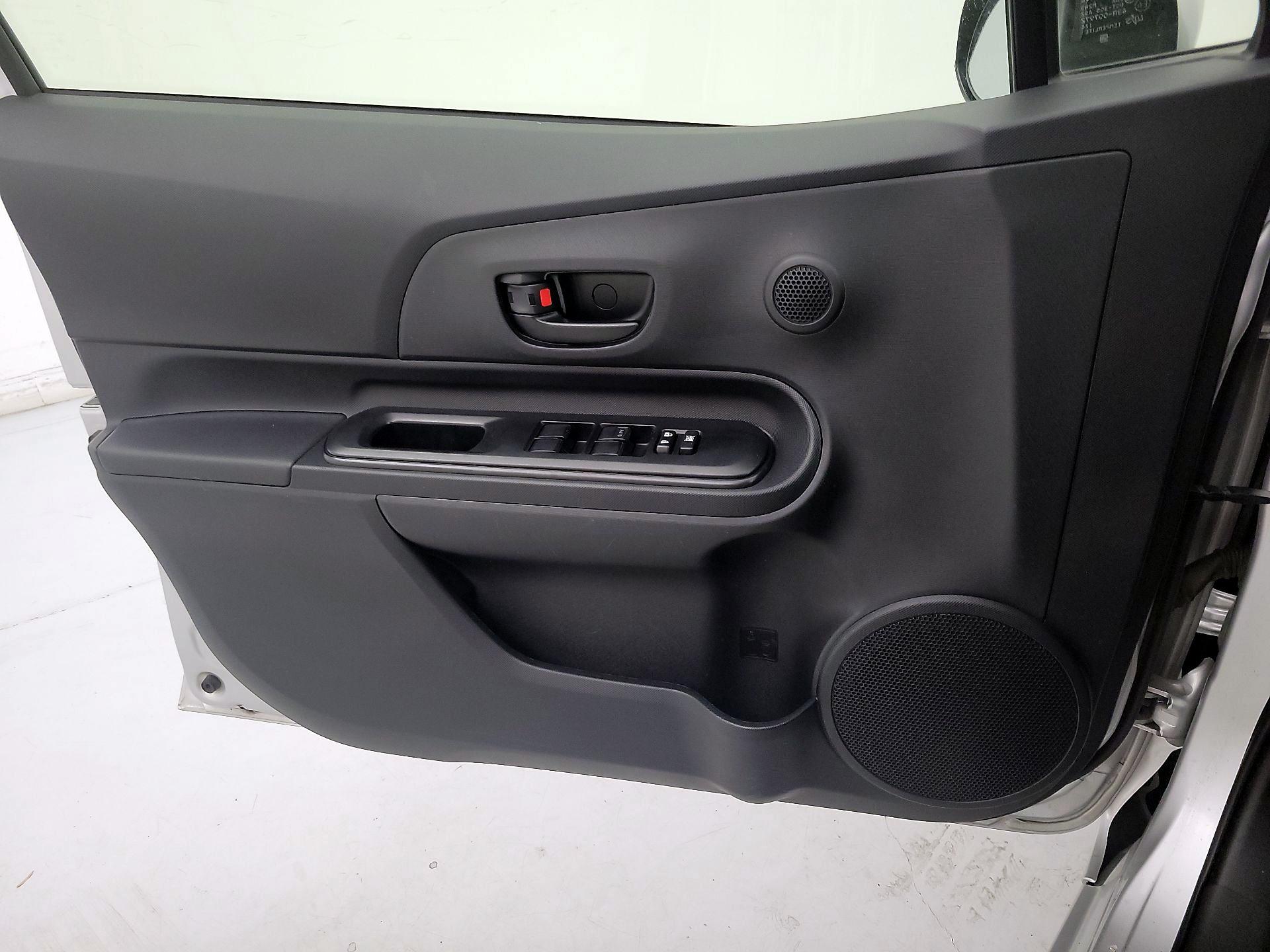 Thumbnail: 2015 Toyota Prius c - 12