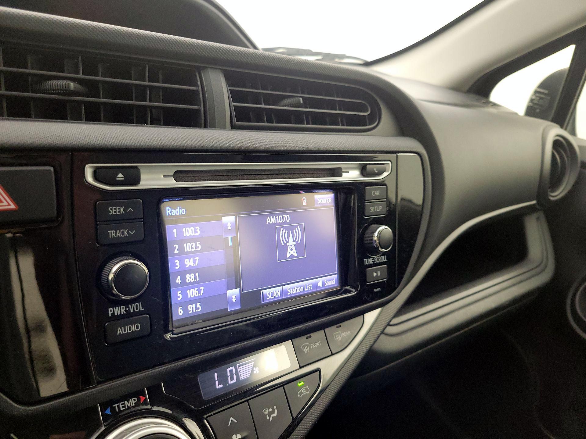 Thumbnail: 2015 Toyota Prius c - 14