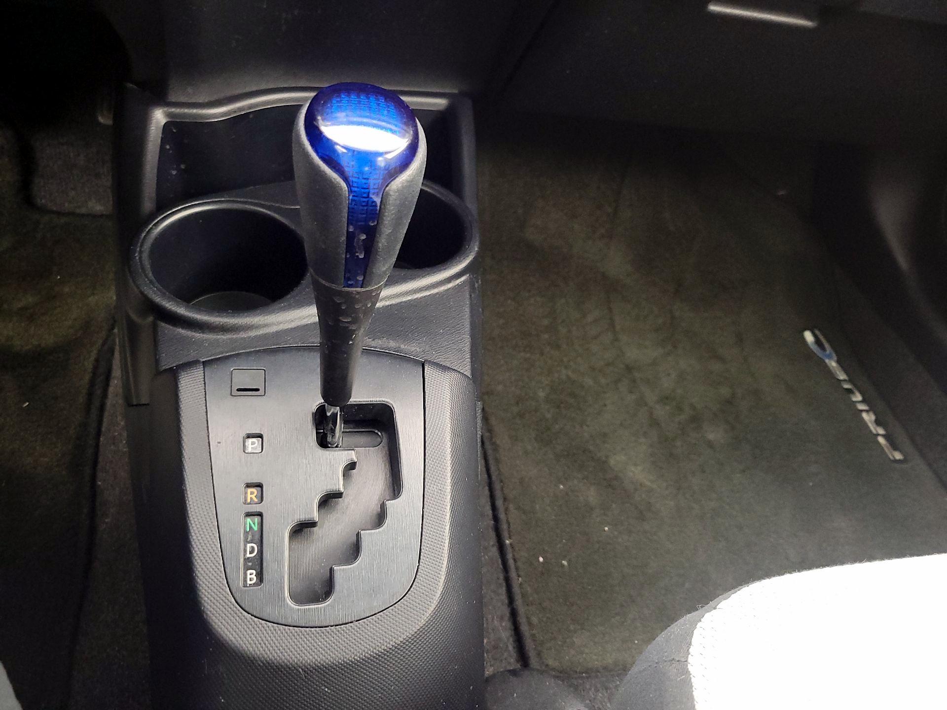 Thumbnail: 2015 Toyota Prius c - 16