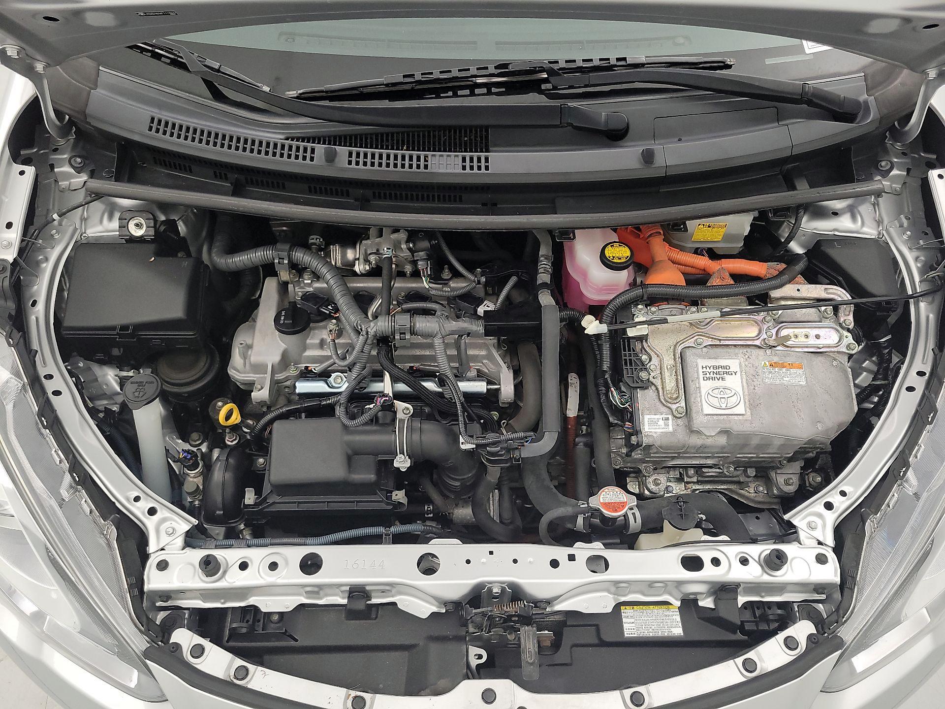 Thumbnail: 2015 Toyota Prius c - 19