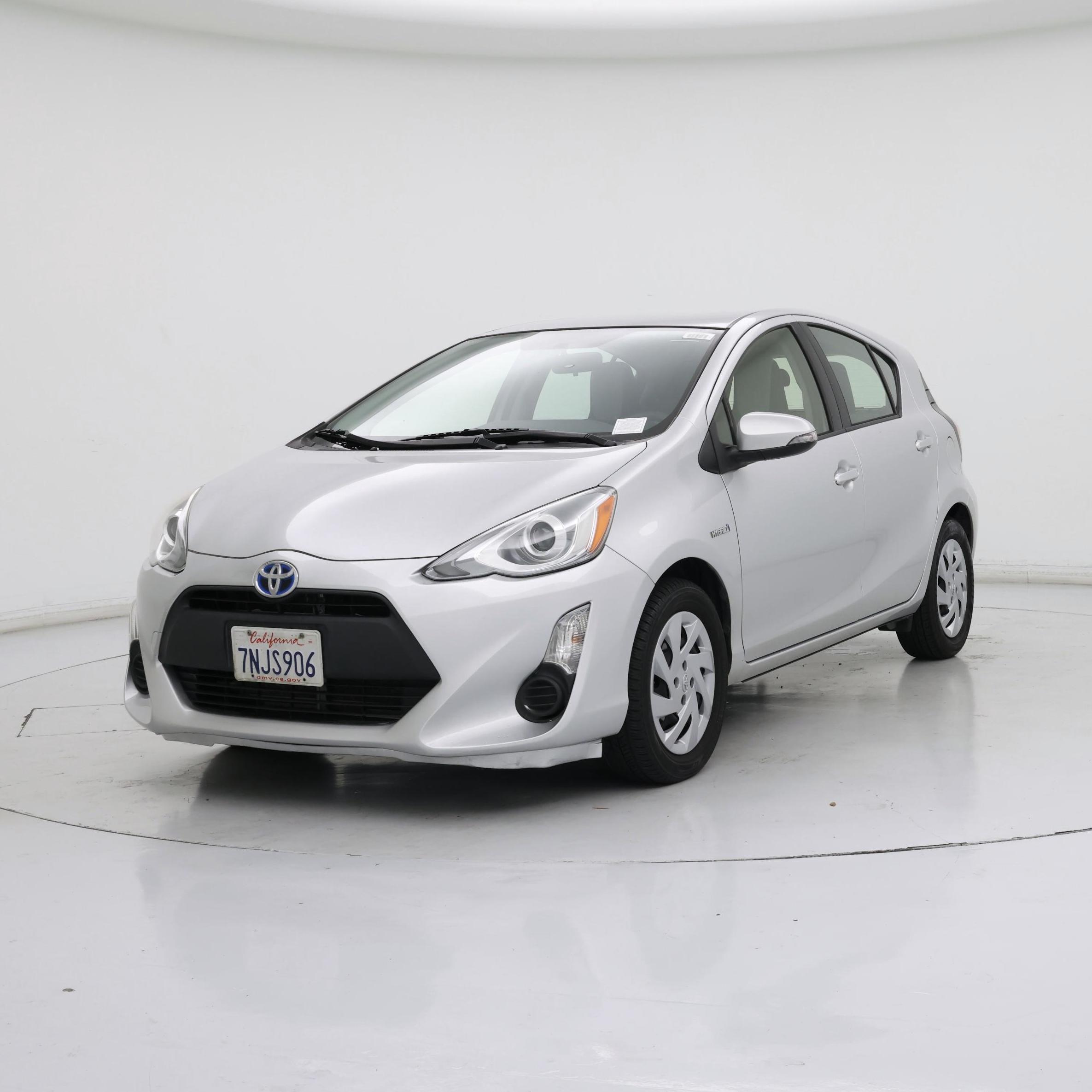Thumbnail: 2015 Toyota Prius c - 4