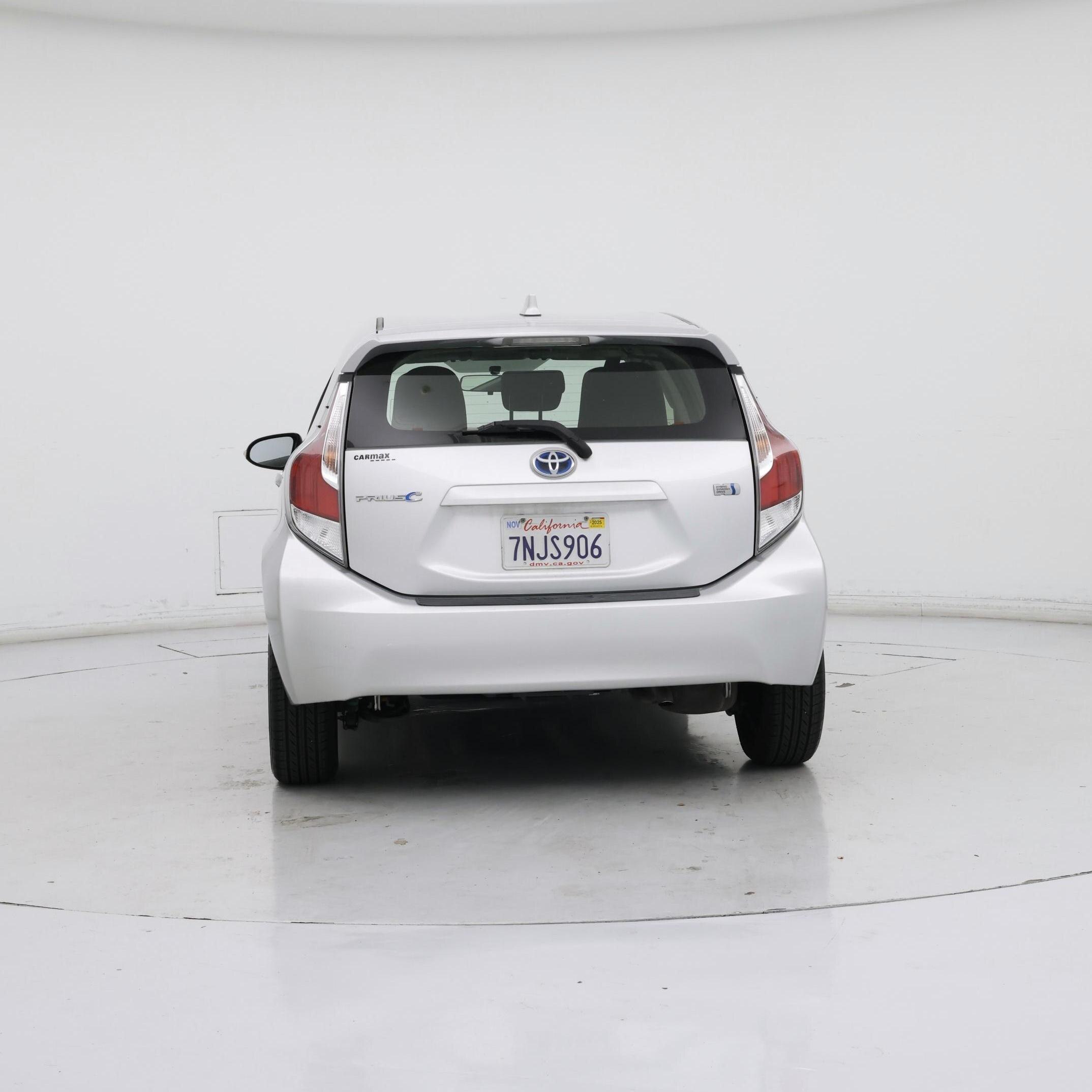 Thumbnail: 2015 Toyota Prius c - 6
