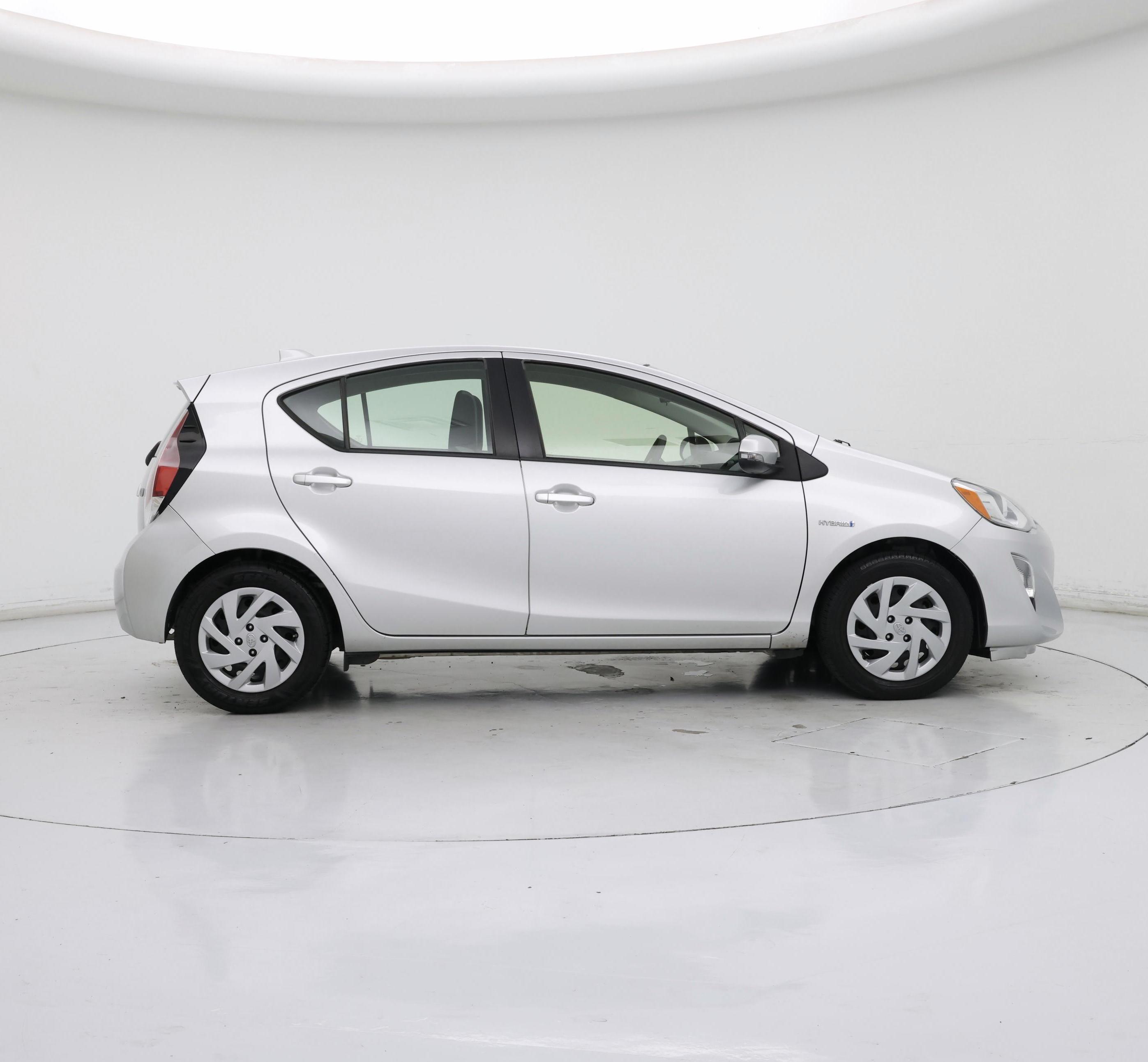 Thumbnail: 2015 Toyota Prius c - 7