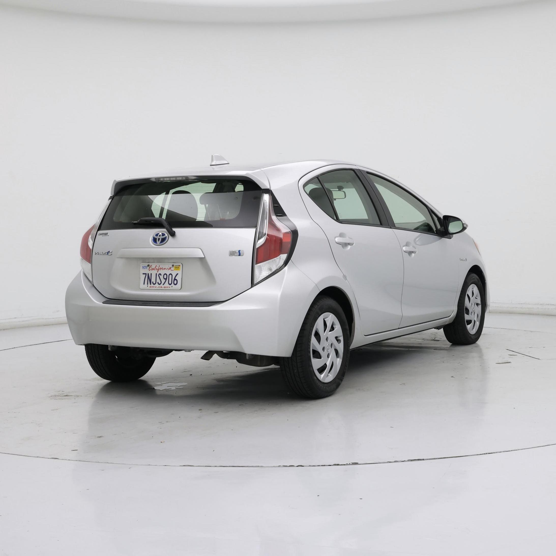 Thumbnail: 2015 Toyota Prius c - 8