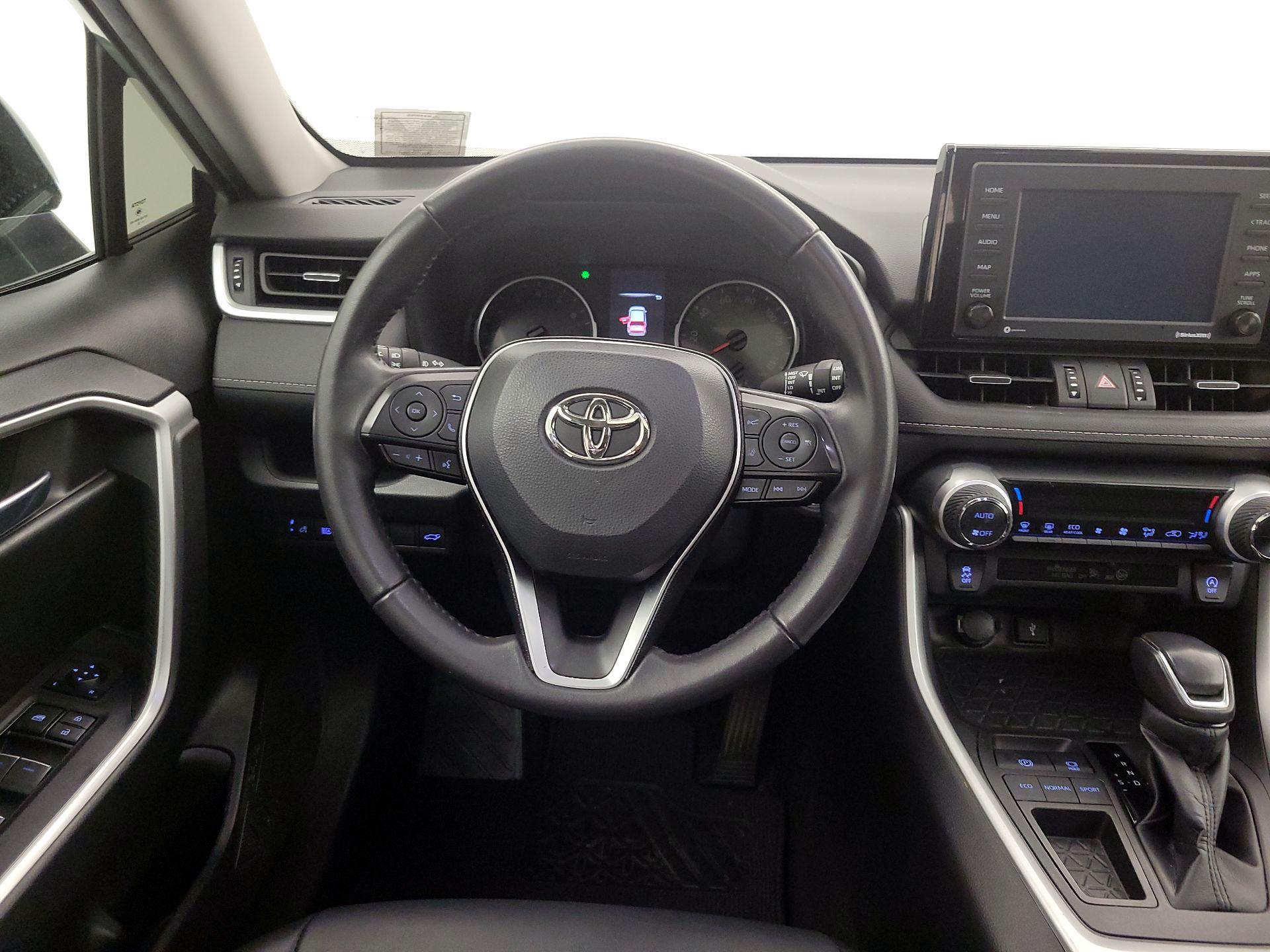 Thumbnail: 2022 Toyota RAV4 - 10