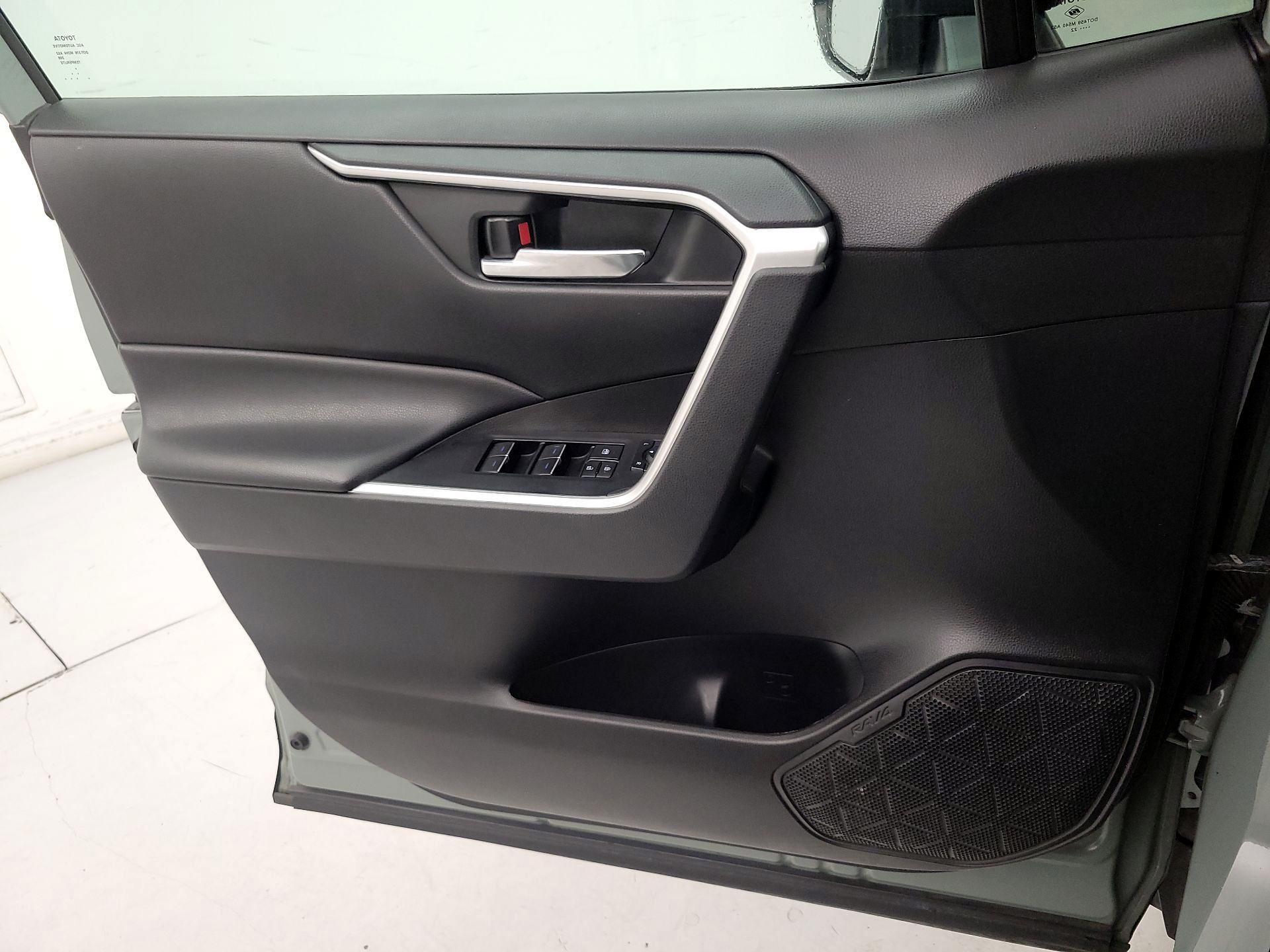 Thumbnail: 2022 Toyota RAV4 - 12