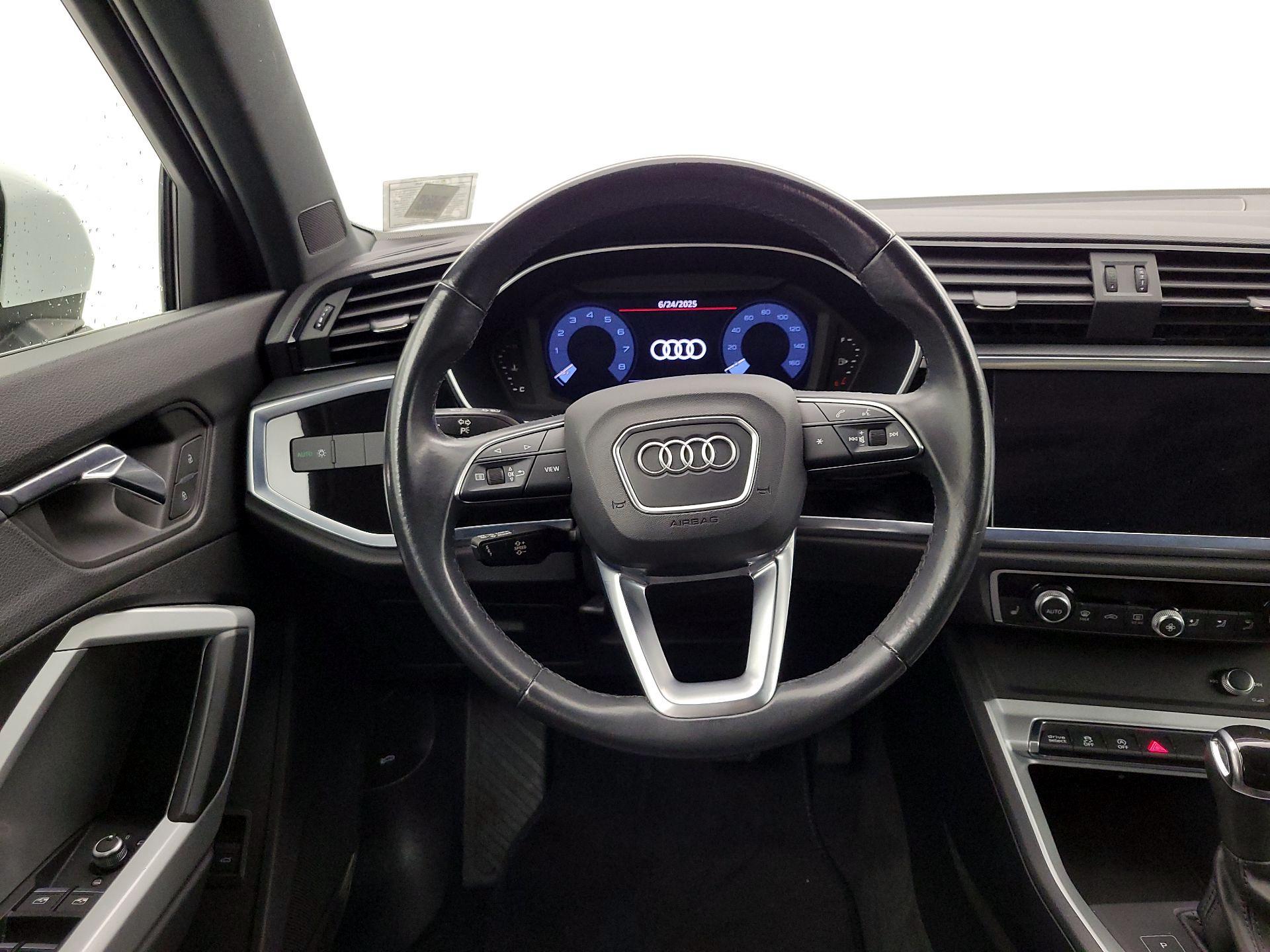 Thumbnail: 2021 Audi Q3 - 10