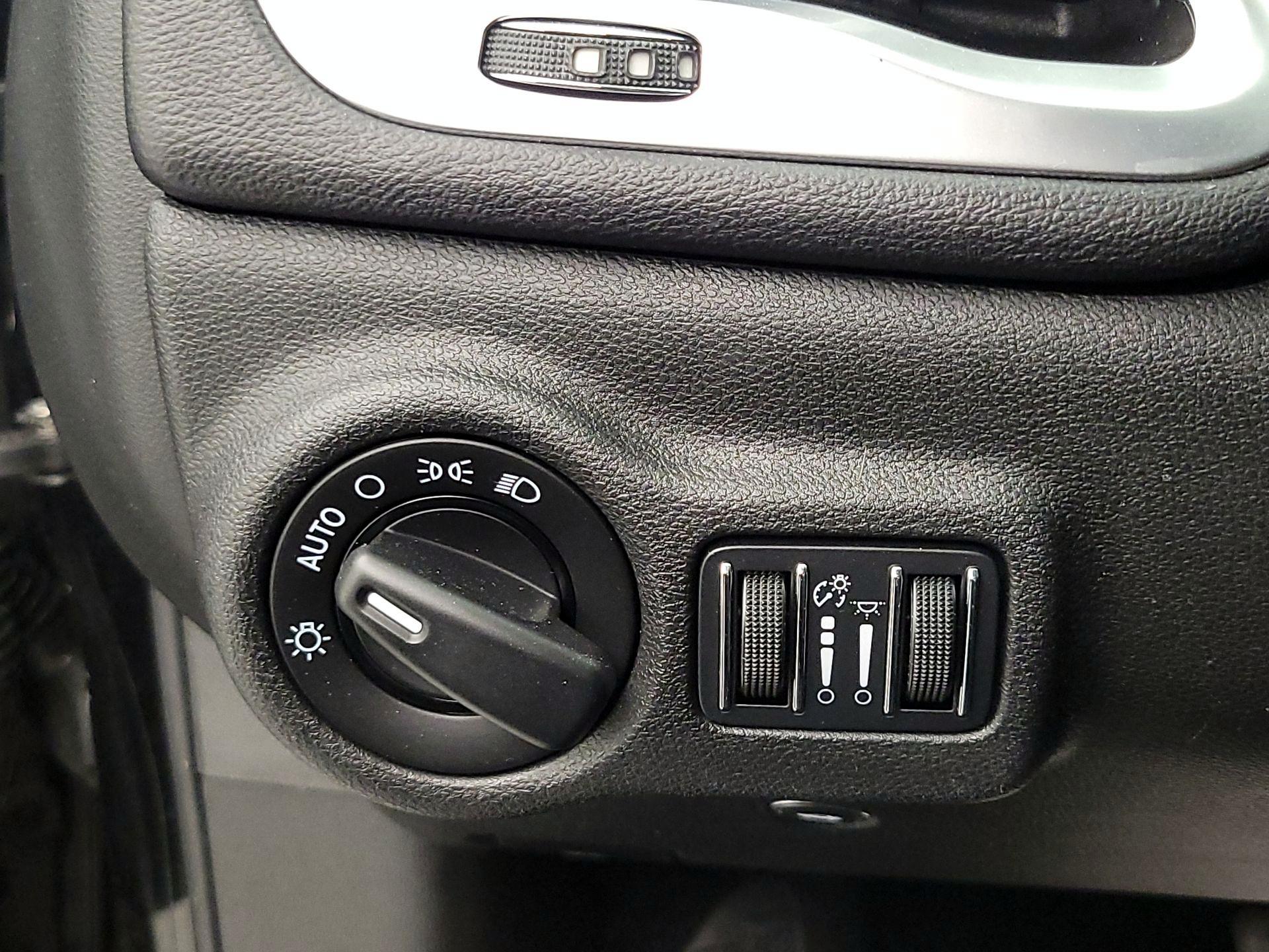 Thumbnail: 2016 Dodge Dart - 13