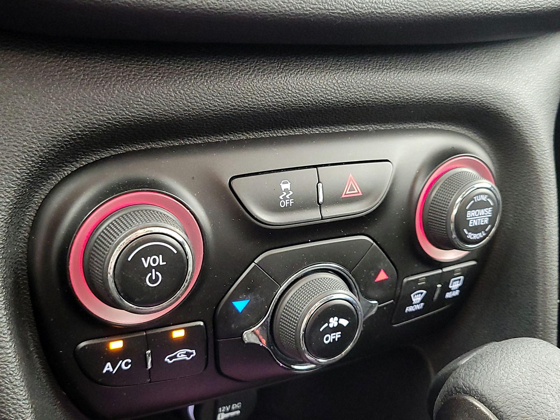 Thumbnail: 2016 Dodge Dart - 17