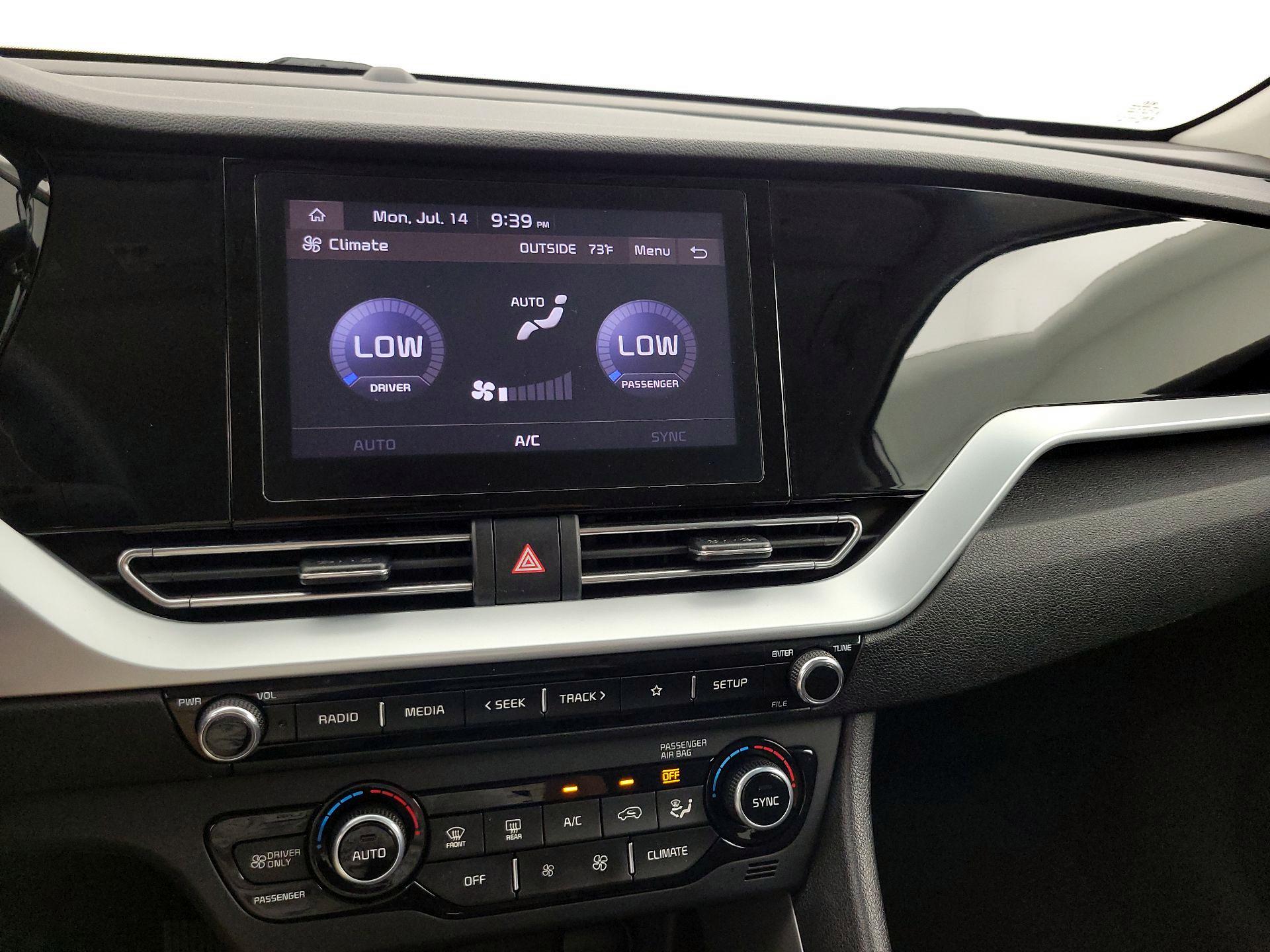 Thumbnail: 2021 Kia Niro - 16