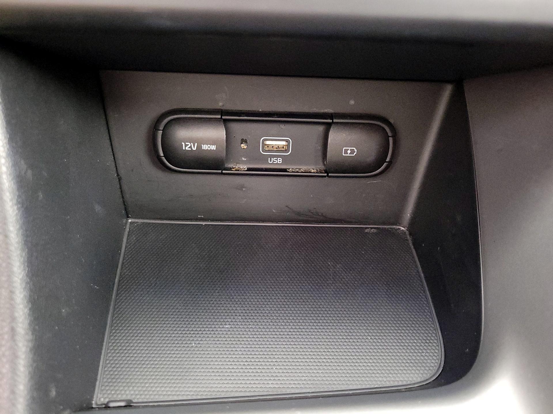 Thumbnail: 2021 Kia Niro - 18