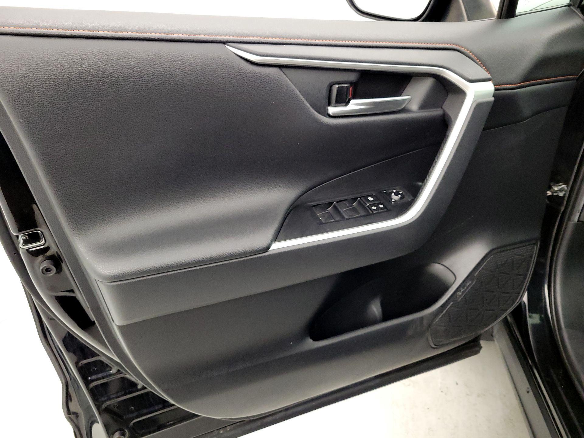 Thumbnail: 2019 Toyota RAV4 - 12