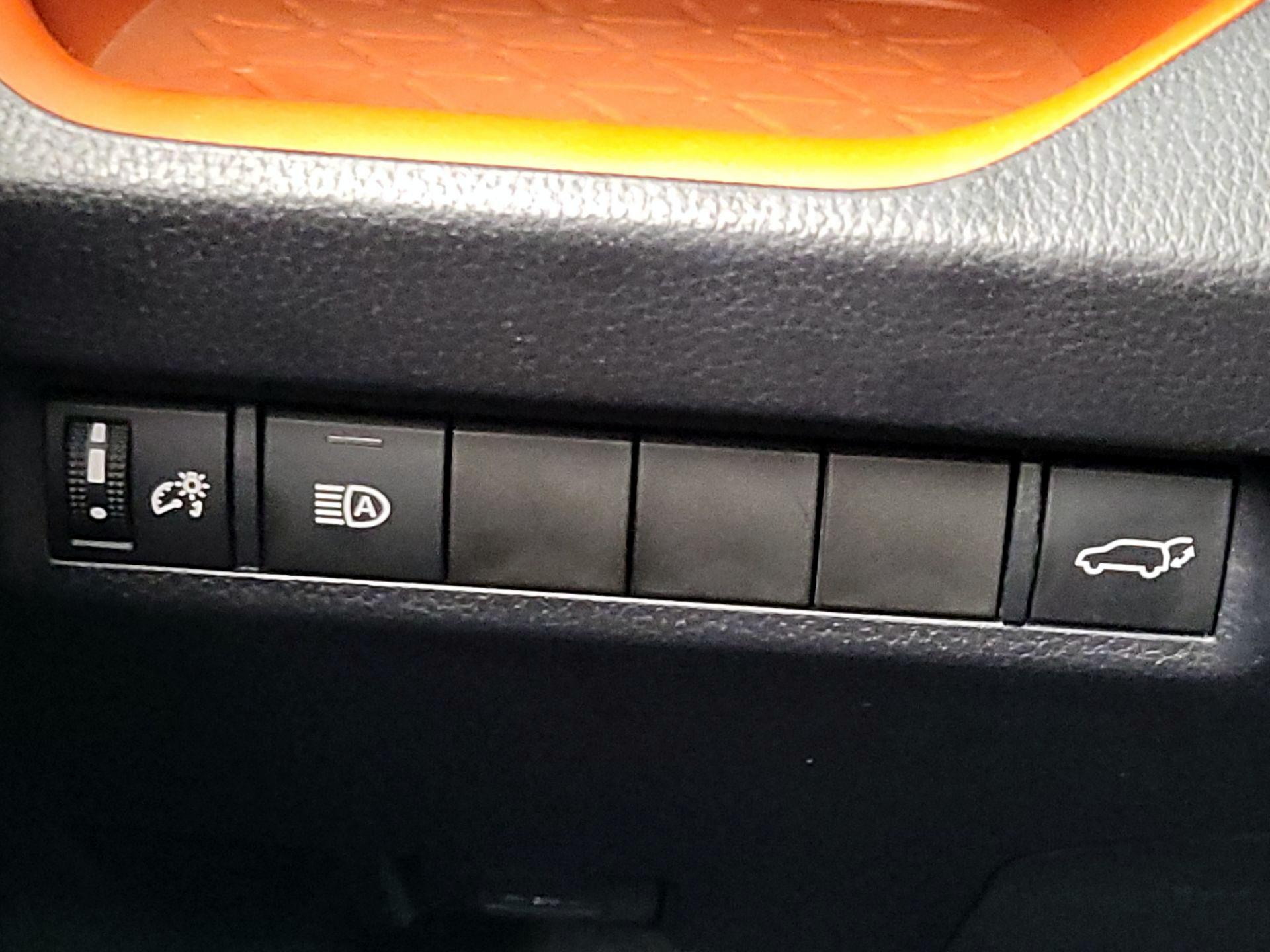Thumbnail: 2019 Toyota RAV4 - 13