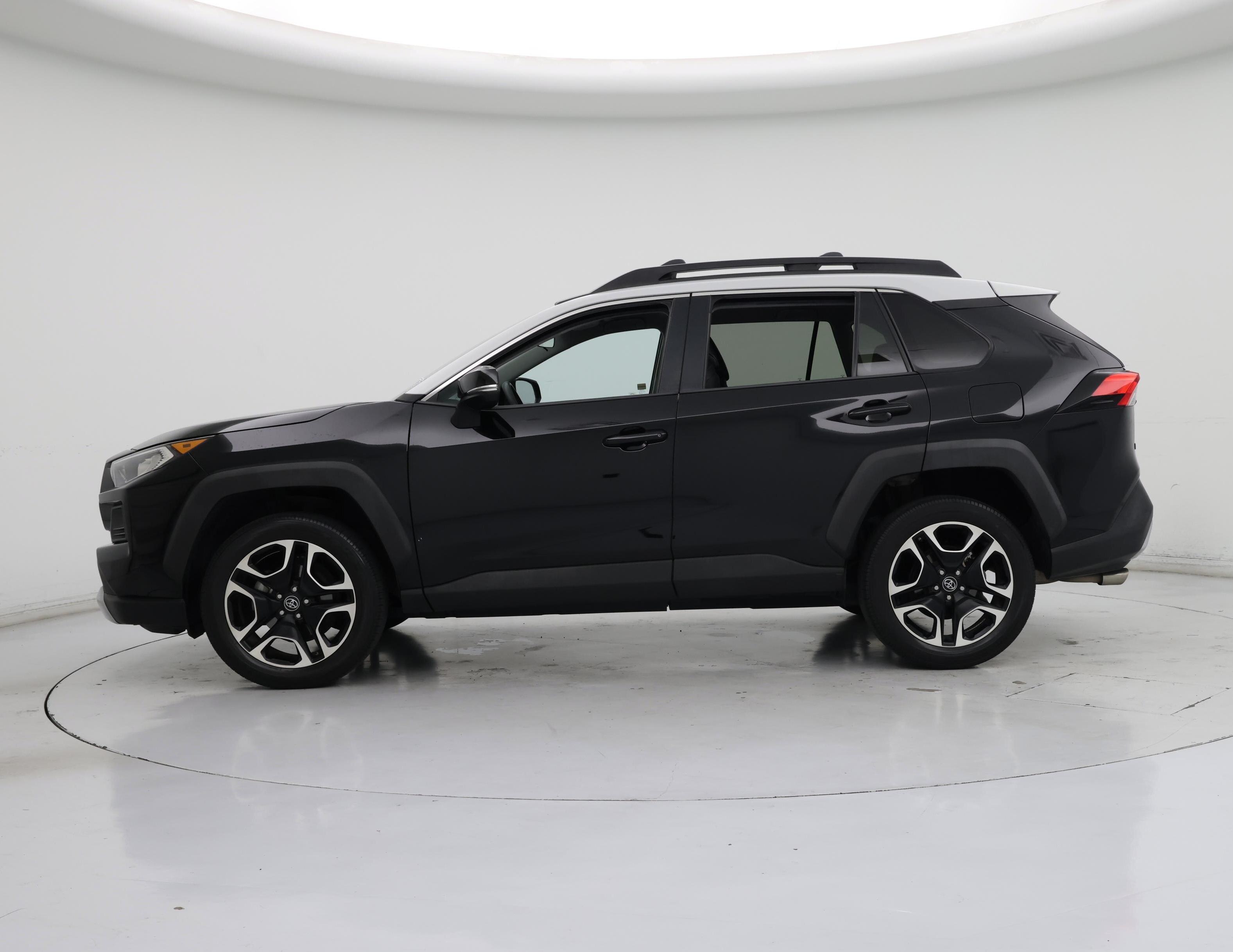 Thumbnail: 2019 Toyota RAV4 - 3
