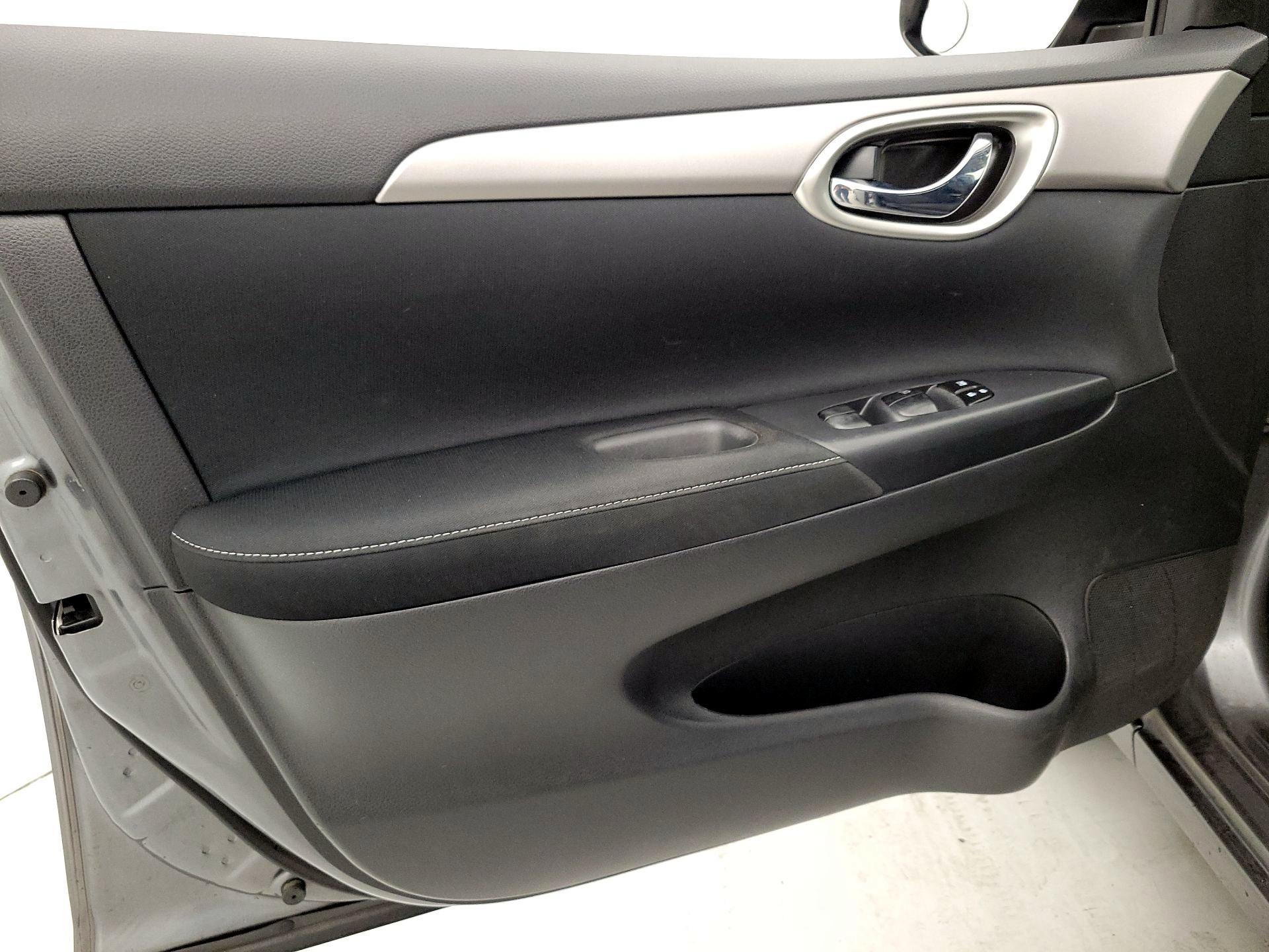 Thumbnail: 2015 Nissan Sentra - 12