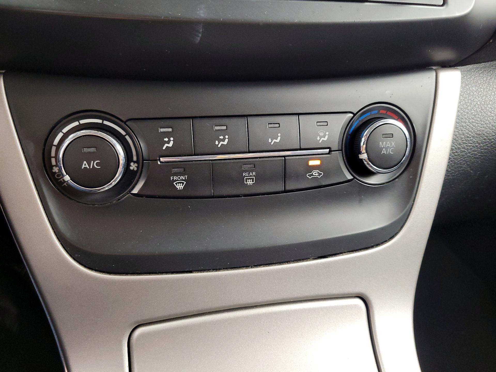 Thumbnail: 2015 Nissan Sentra - 16