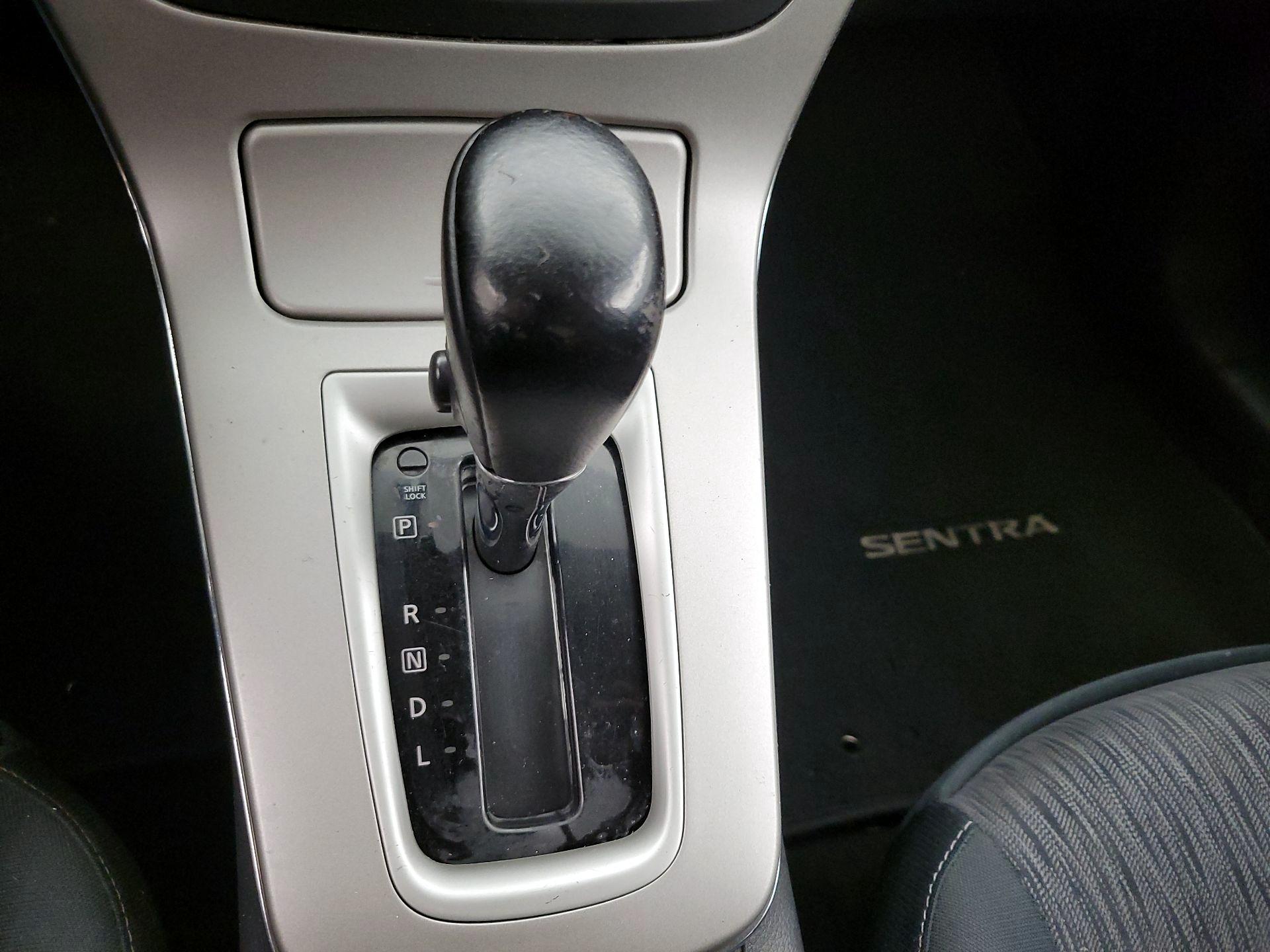 Thumbnail: 2015 Nissan Sentra - 17