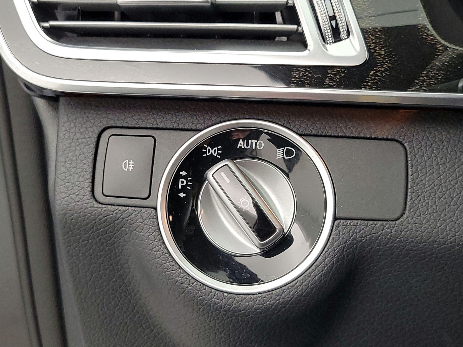 Thumbnail: 2016 Mercedes-Benz E-Class - 13