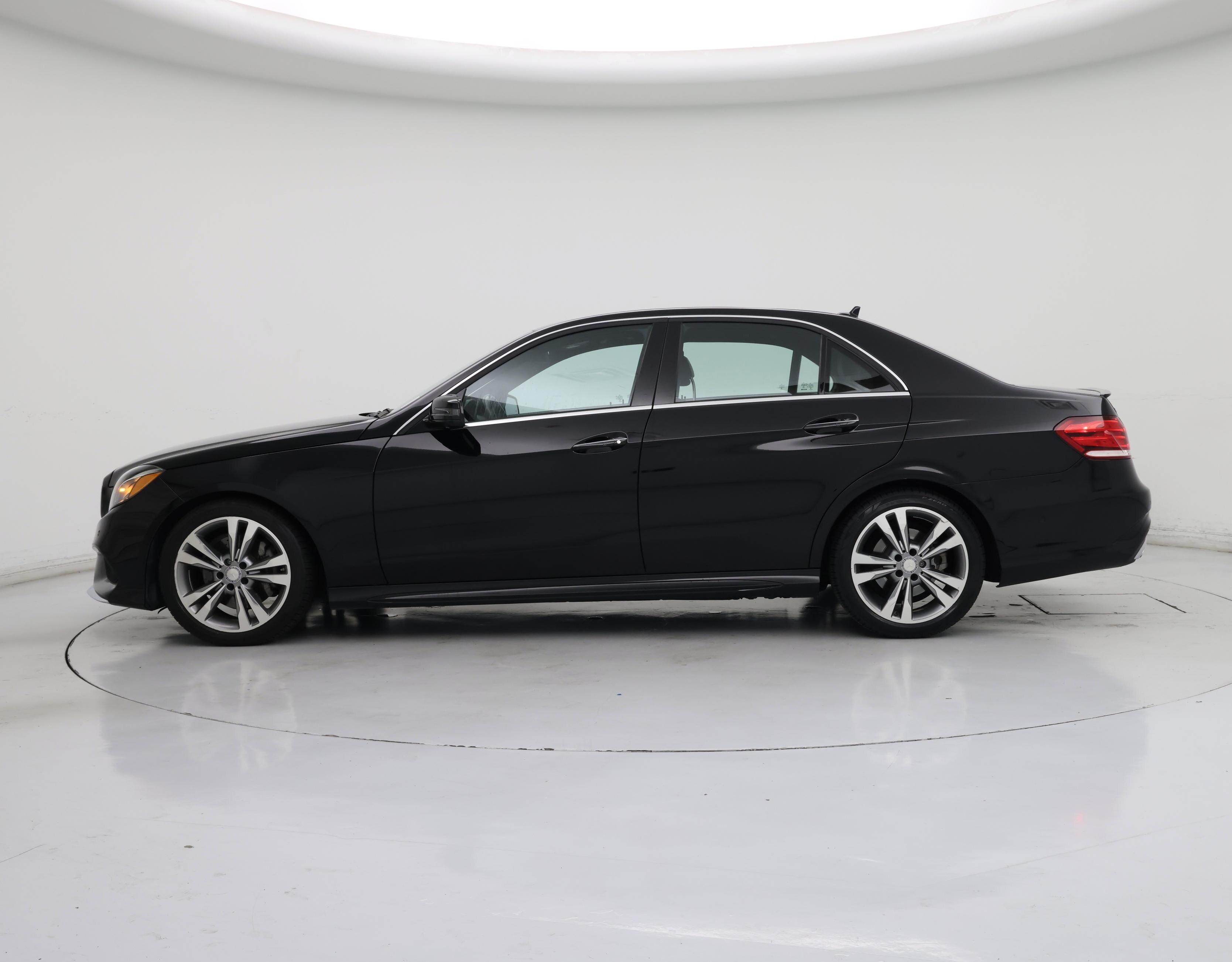 Thumbnail: 2016 Mercedes-Benz E-Class - 3
