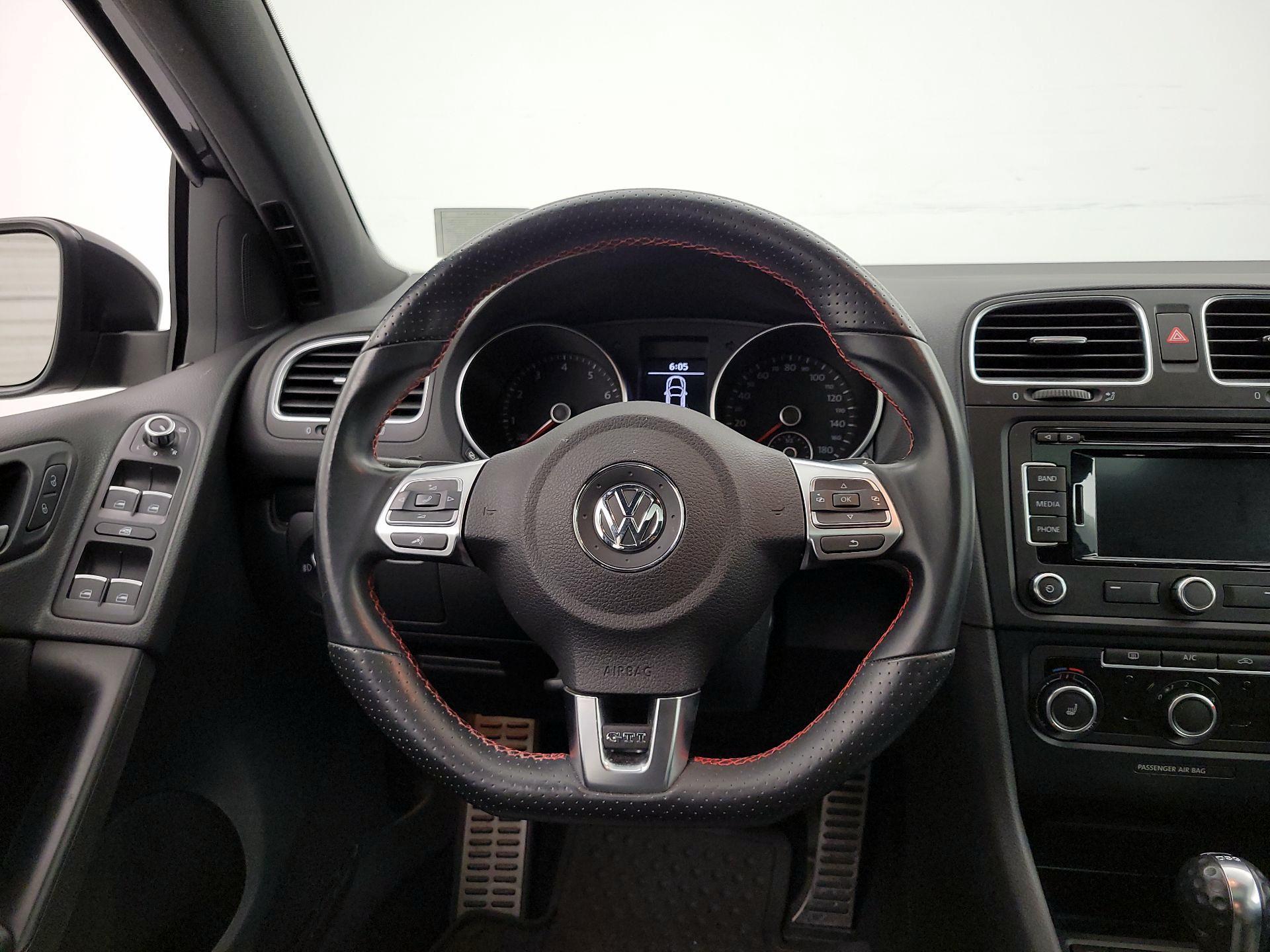 Thumbnail: 2013 Volkswagen Golf - 10