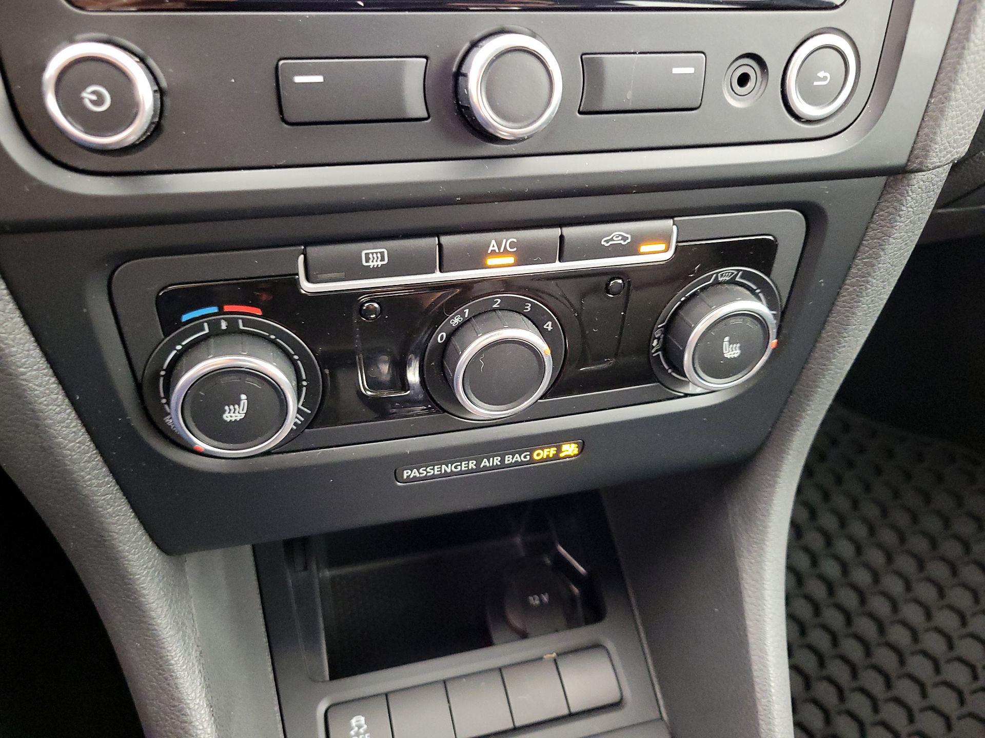 Thumbnail: 2013 Volkswagen Golf - 16