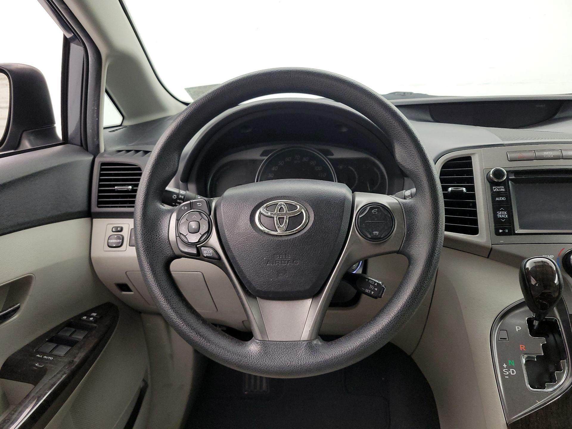 Thumbnail: 2013 Toyota Venza - 10